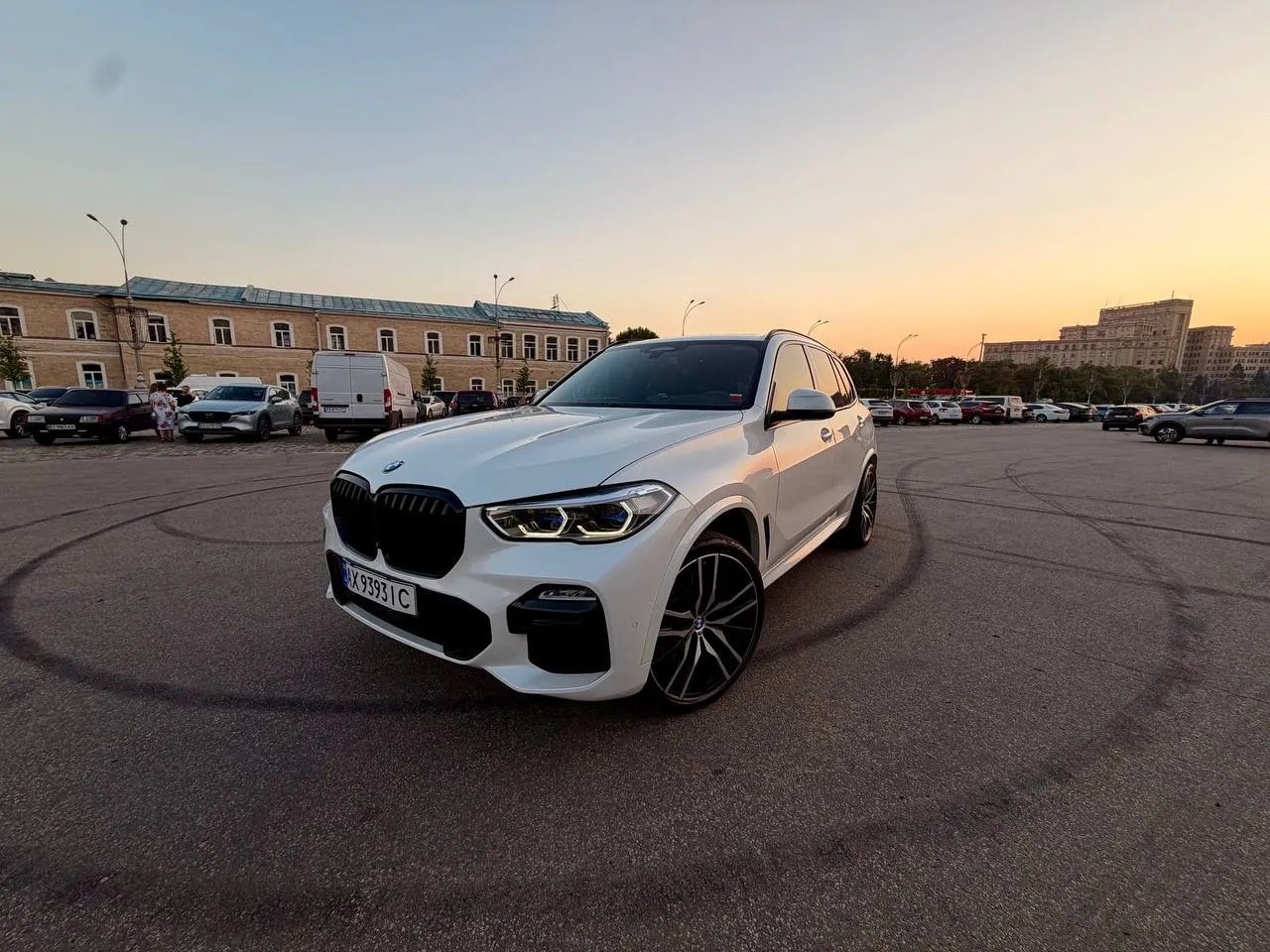 BMW X5 M50I — фото 1