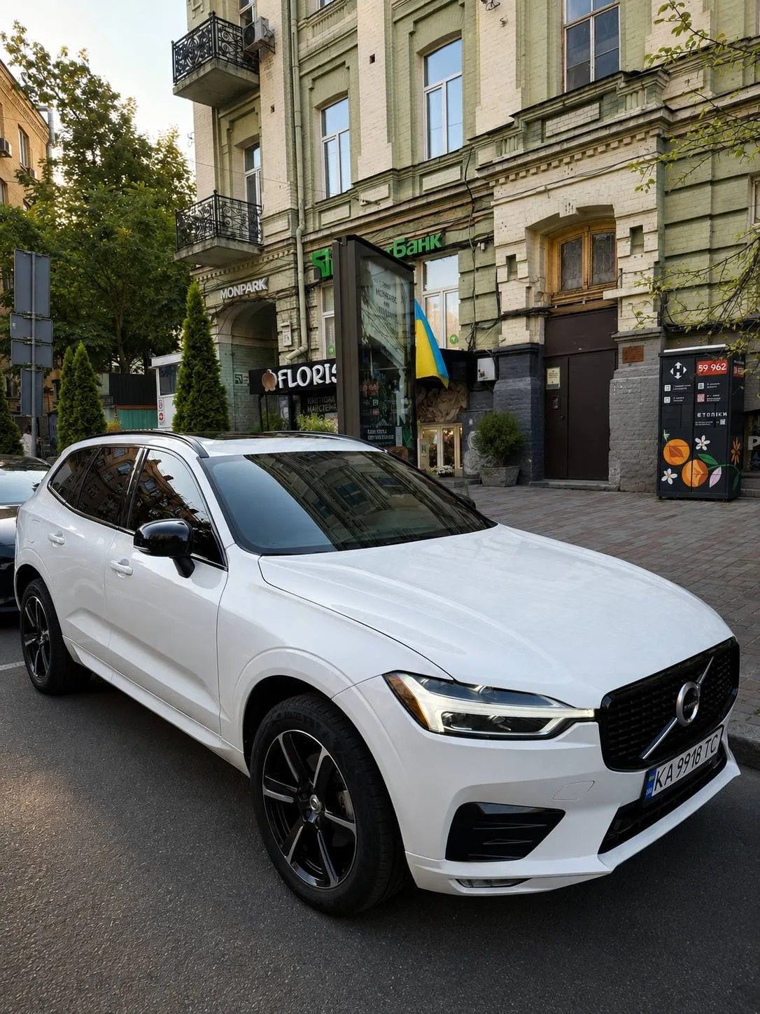 Volvo XC60 — фото 1
