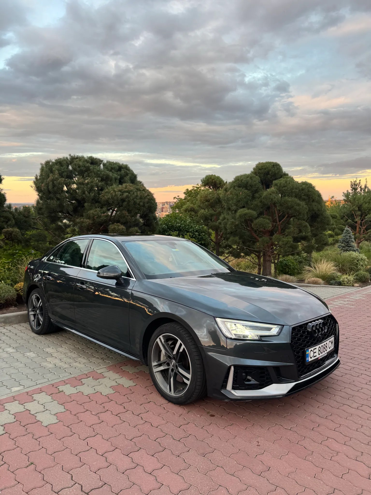 Audi A4 — фото 1