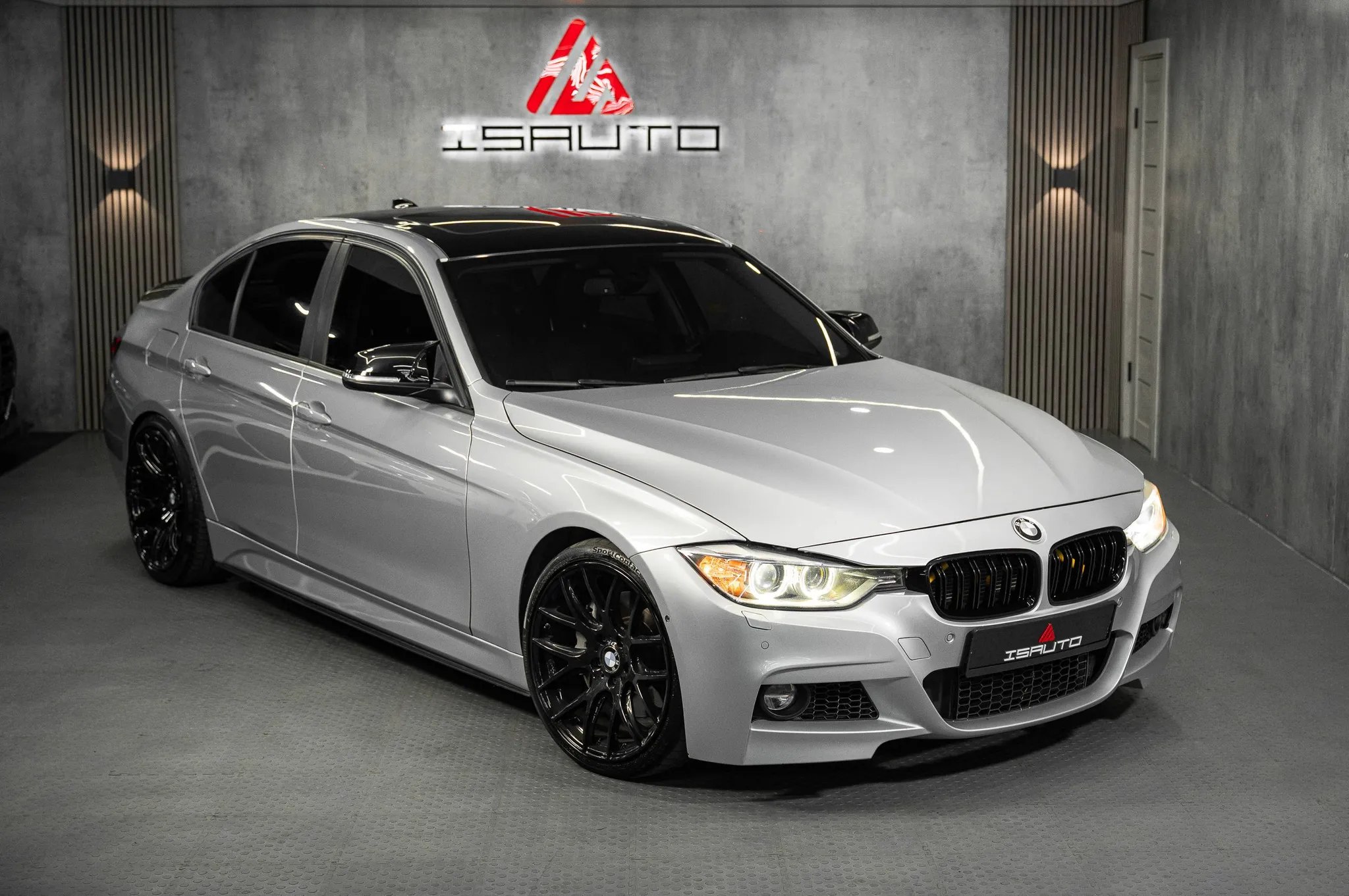 BMW 335i — фото 1