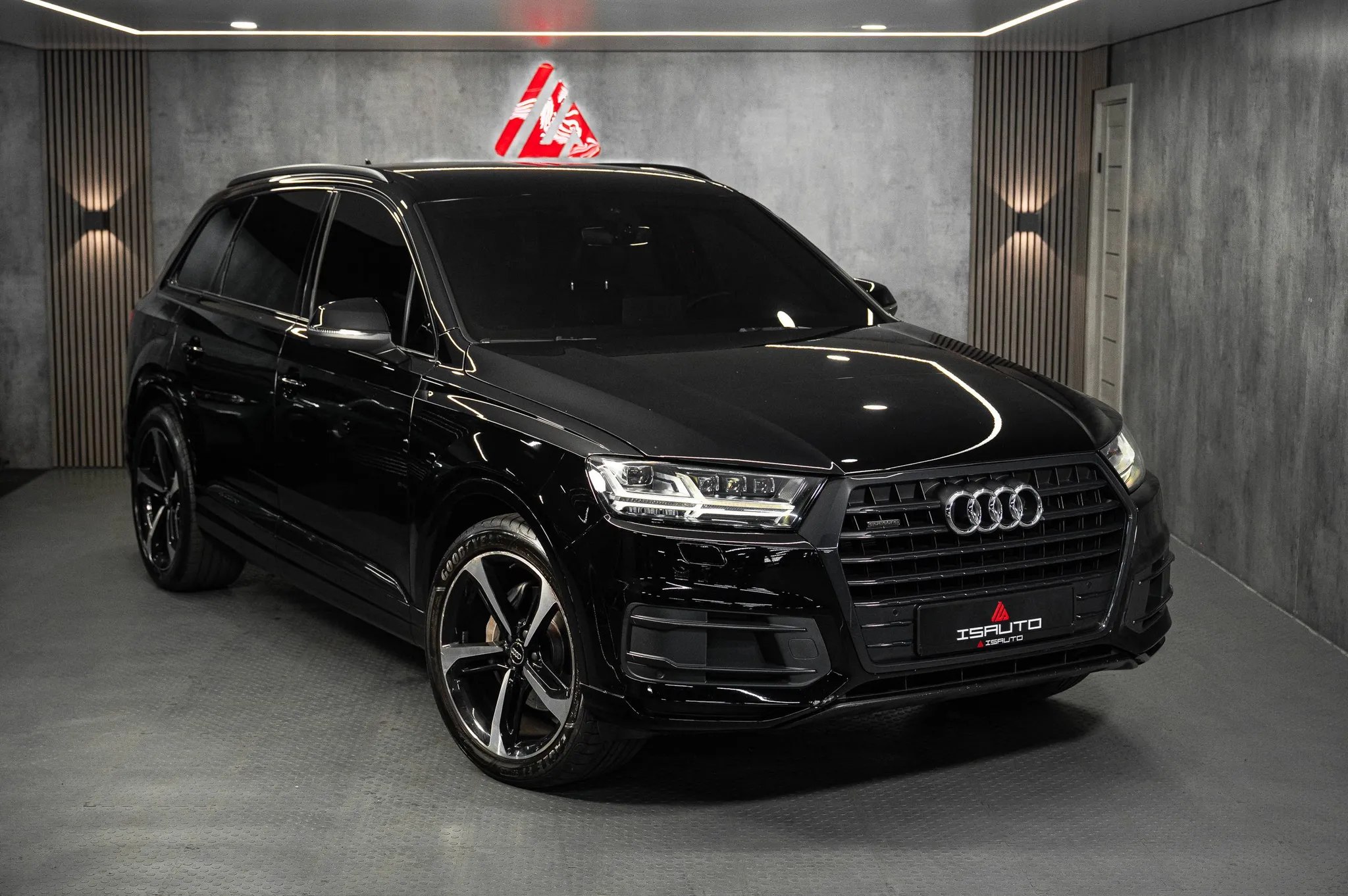 Audi Q7 — фото 1
