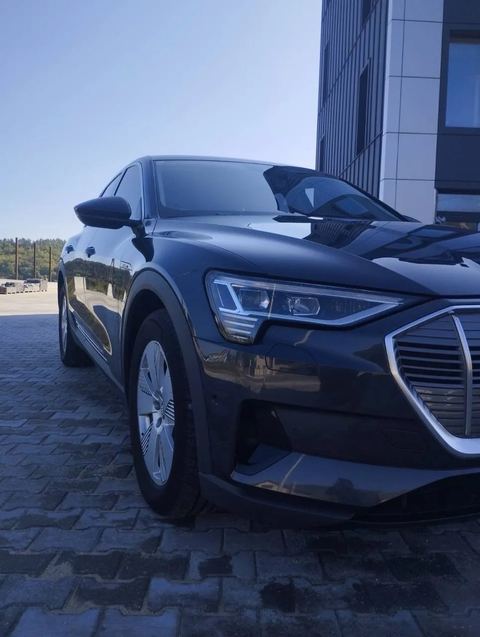 Audi E-tron 55