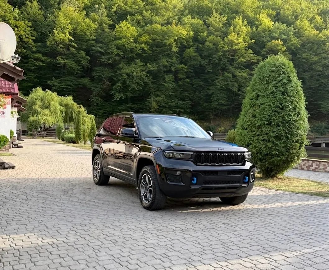 Jeep Grand Cherokee — фото 1