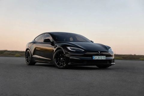 Tesla Model S — фото 1