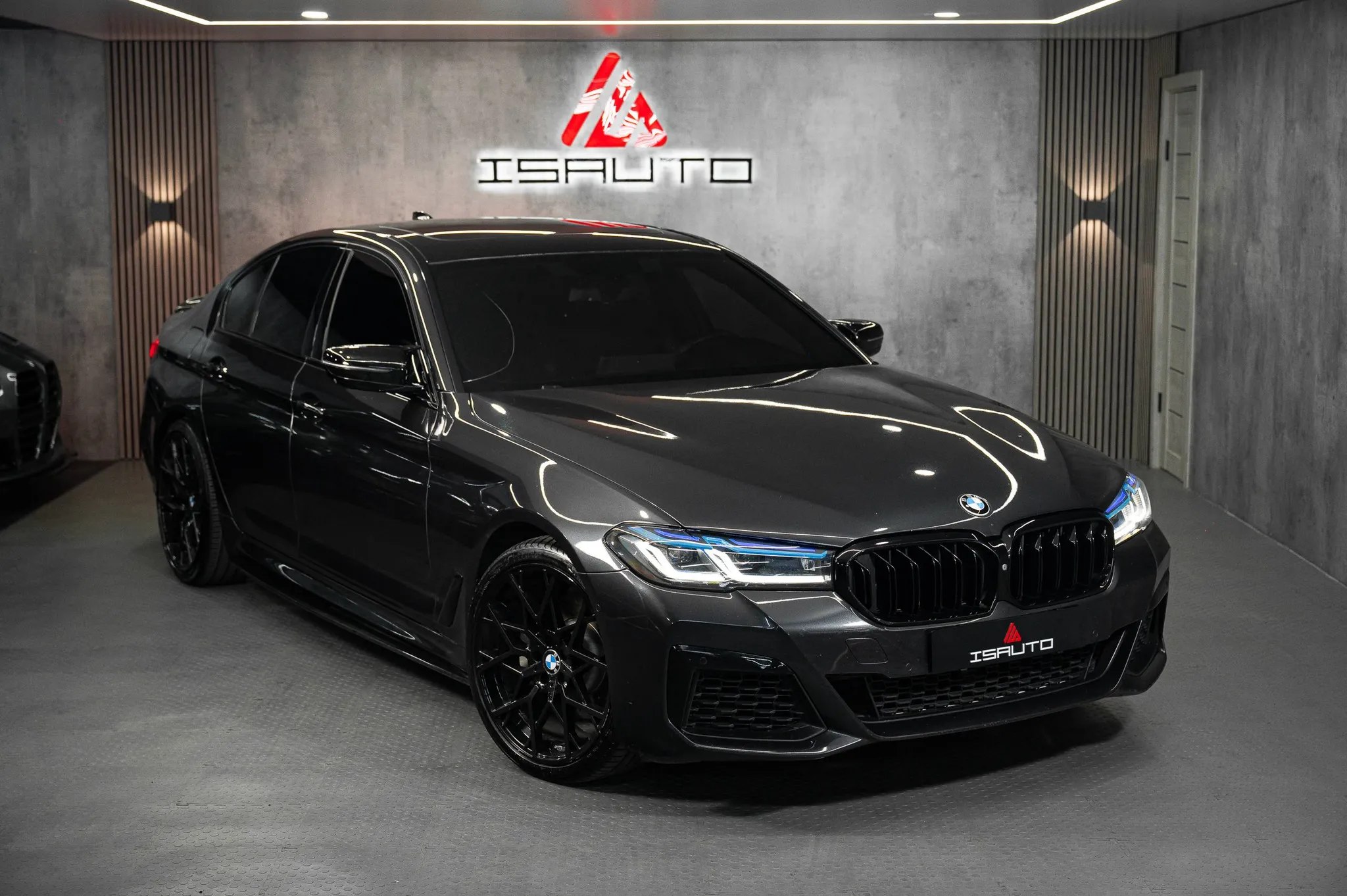 BMW 540i — фото 1