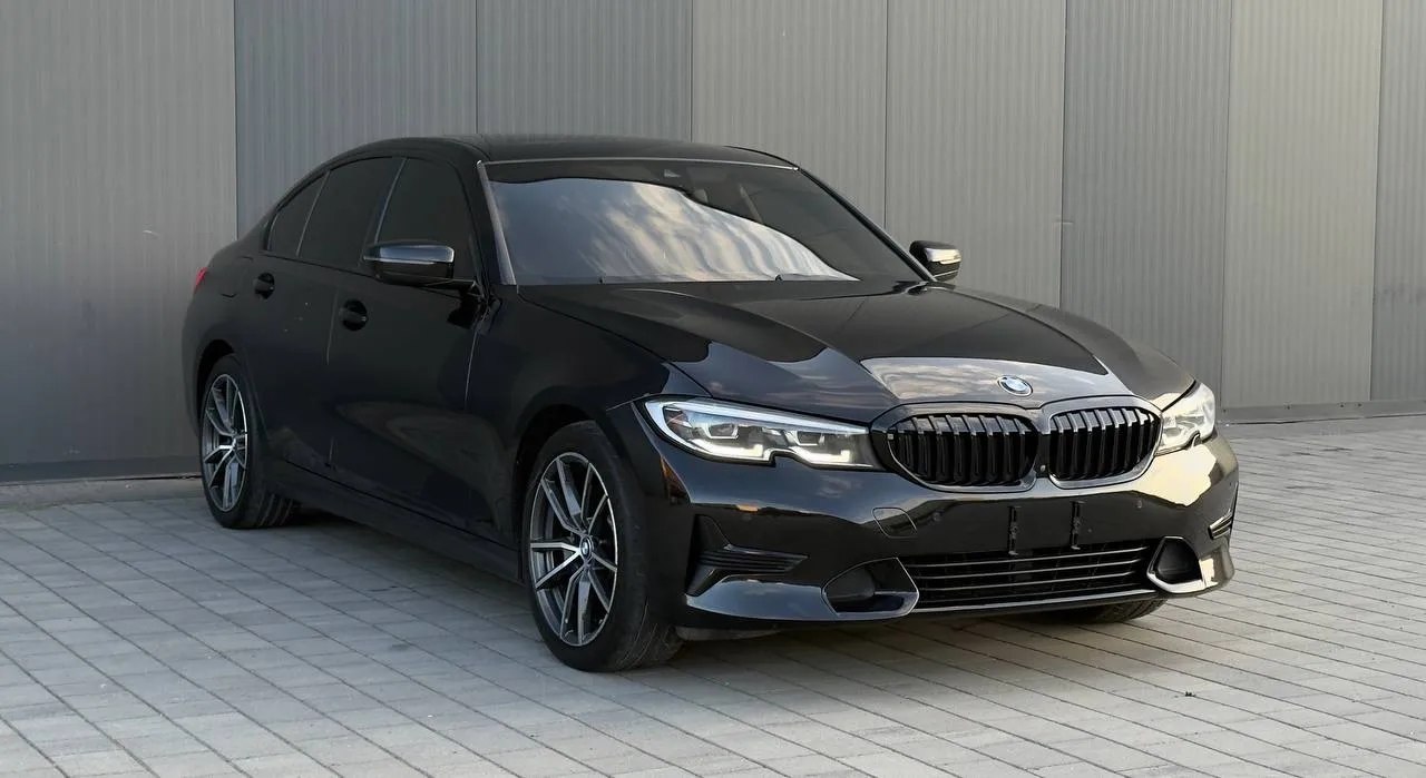 BMW 330i — фото 1