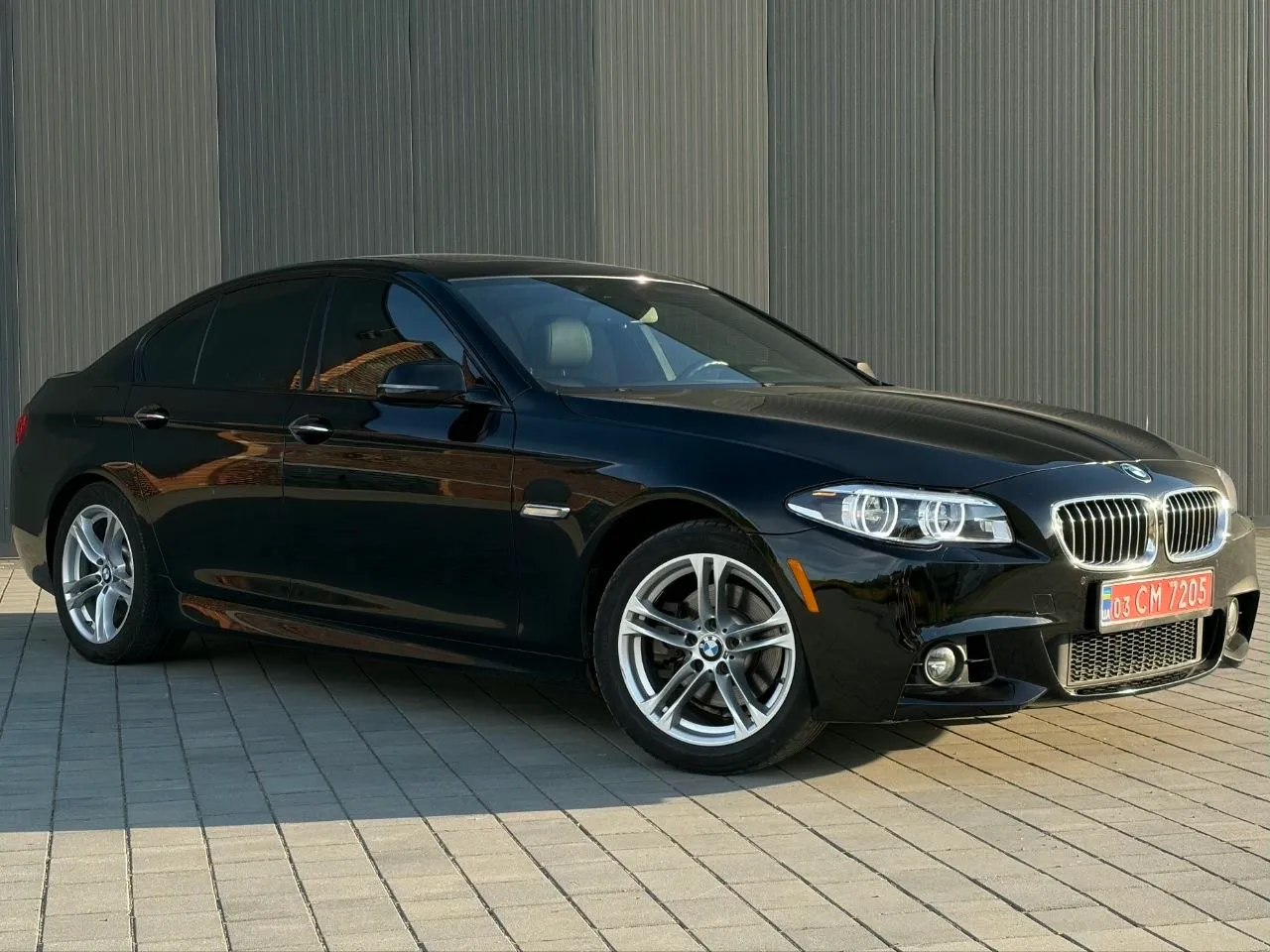 BMW 528i — фото 1