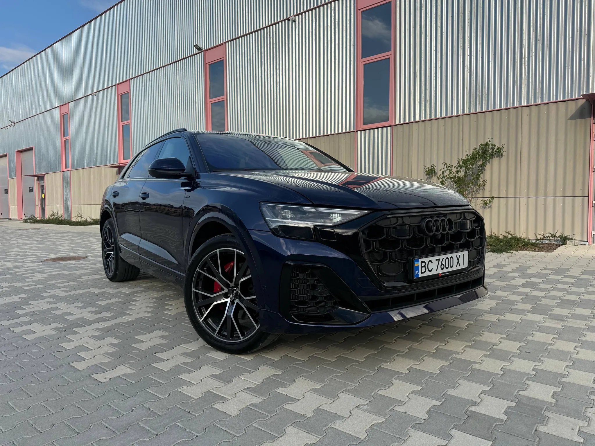 Audi Q8 — фото 1