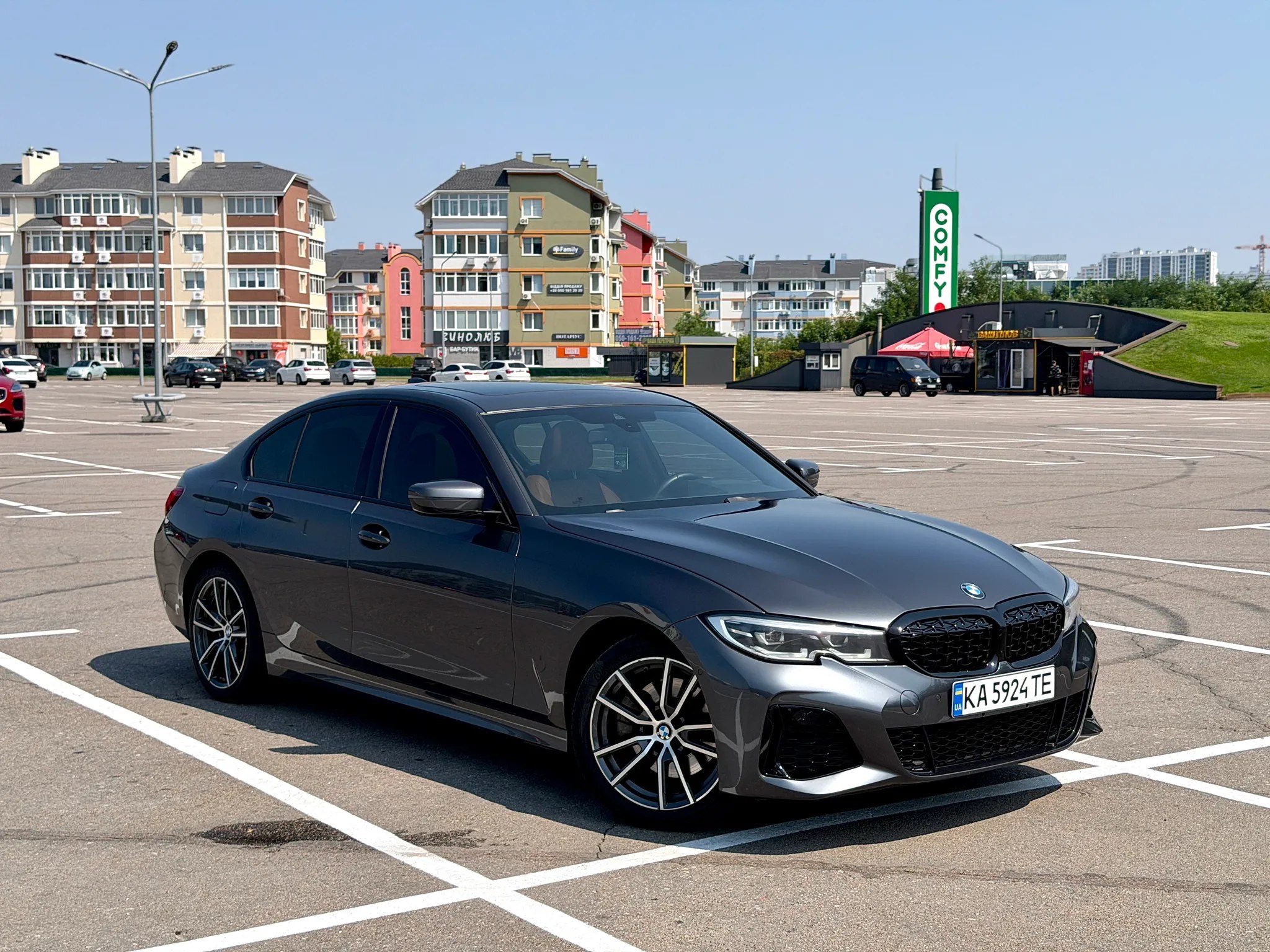 BMW 330i — фото 1