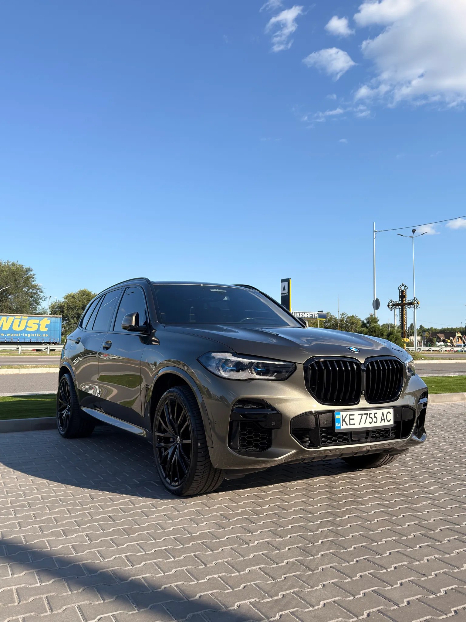 BMW X5 M50I — фото 1