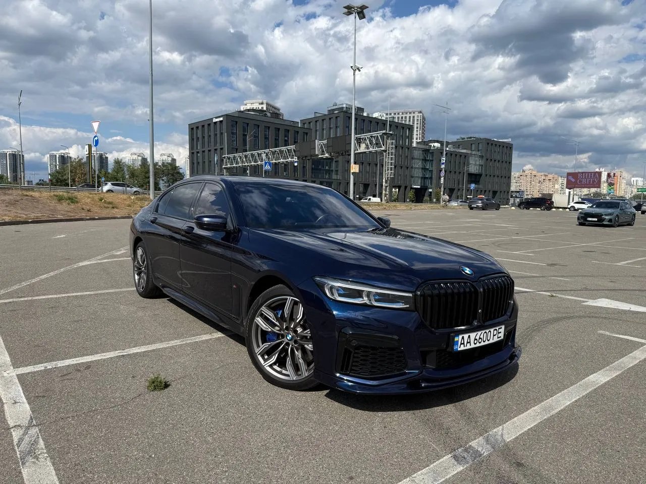 BMW 7Series M760Li — фото 1