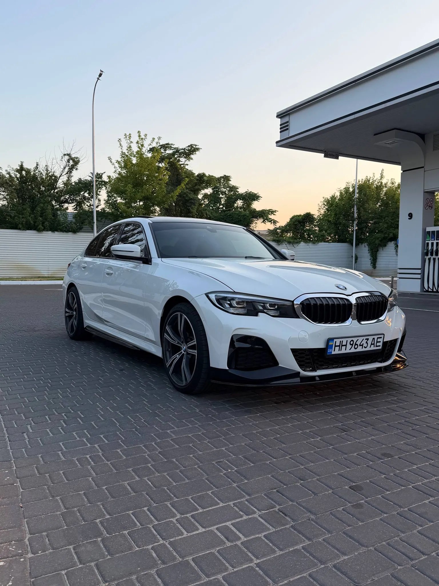 BMW 330i — фото 1