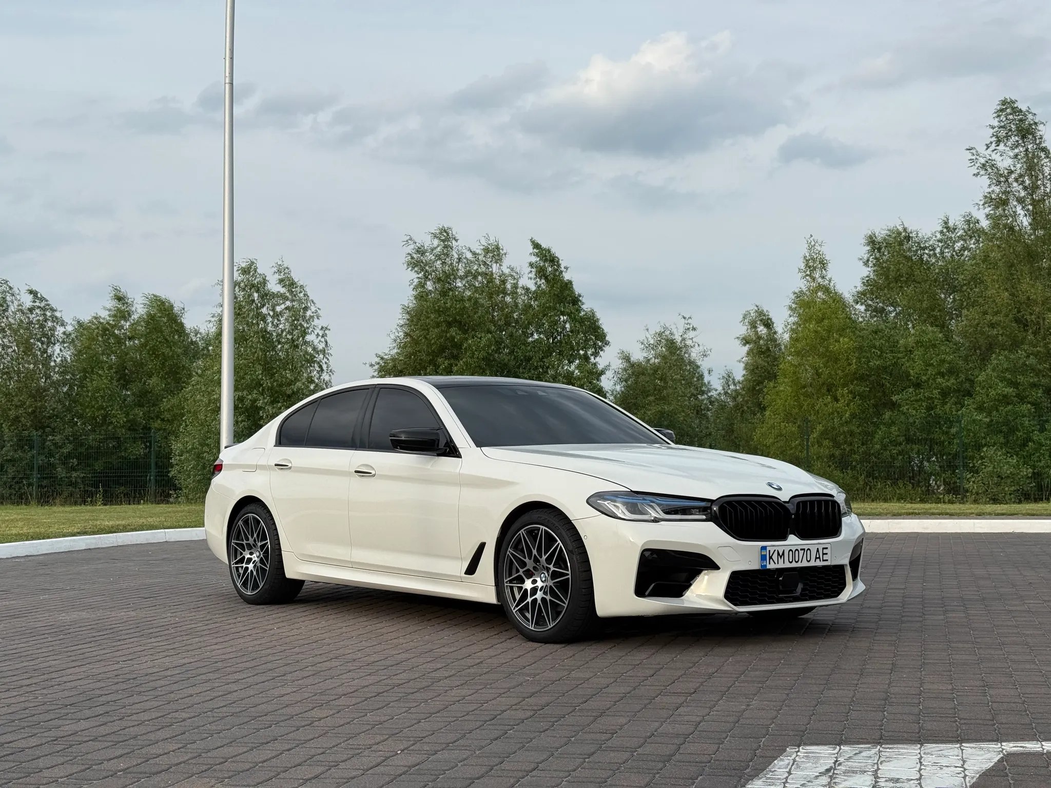 BMW 530i — фото 1