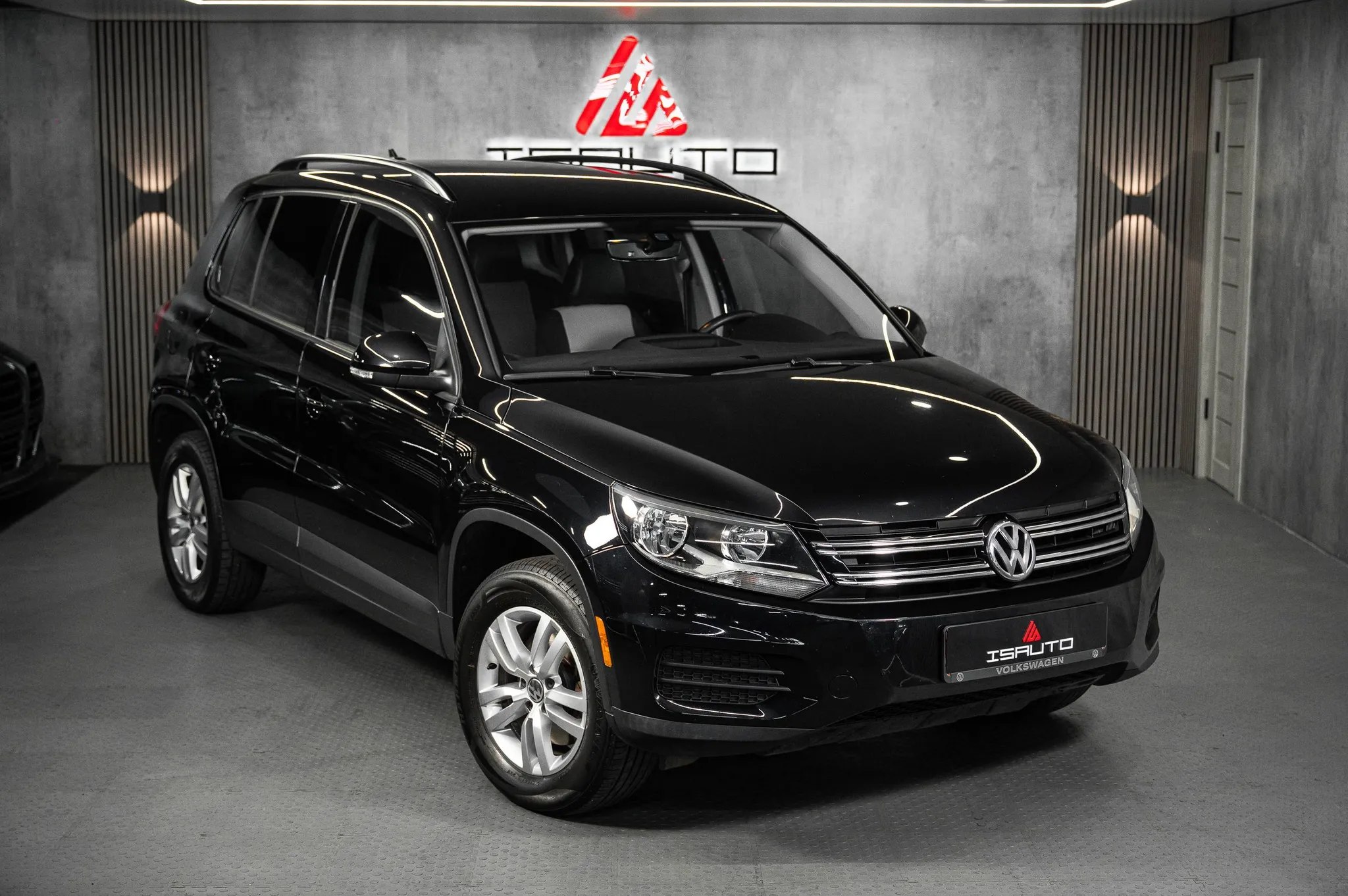 Volkswagen Tiguan — фото 1