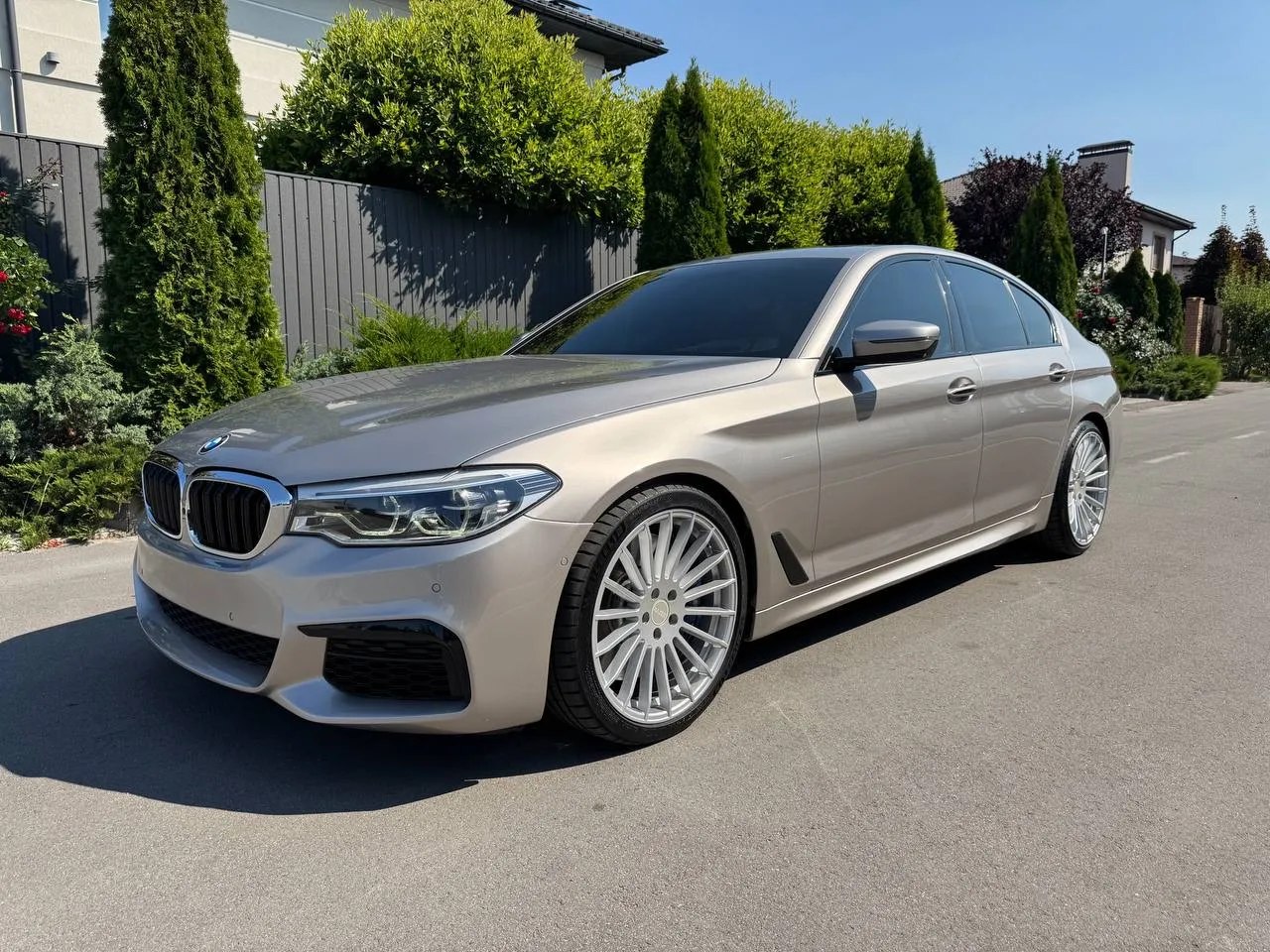 BMW 5Series 540i xDrive — фото 1