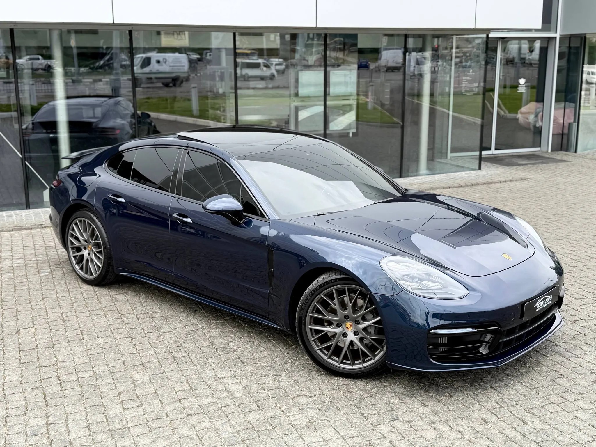 Porsche Panamera 4S — фото 1