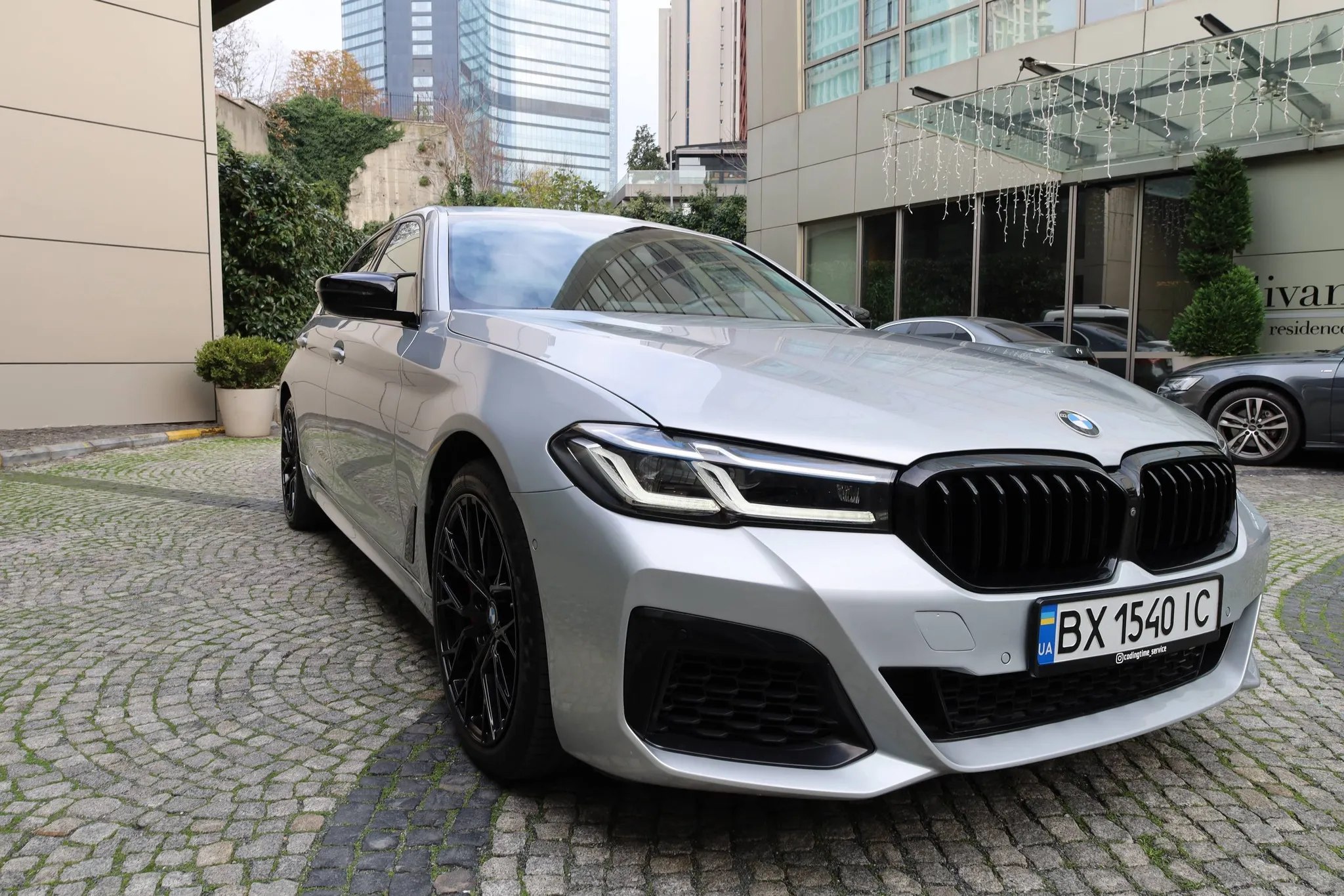 BMW 540i — фото 1