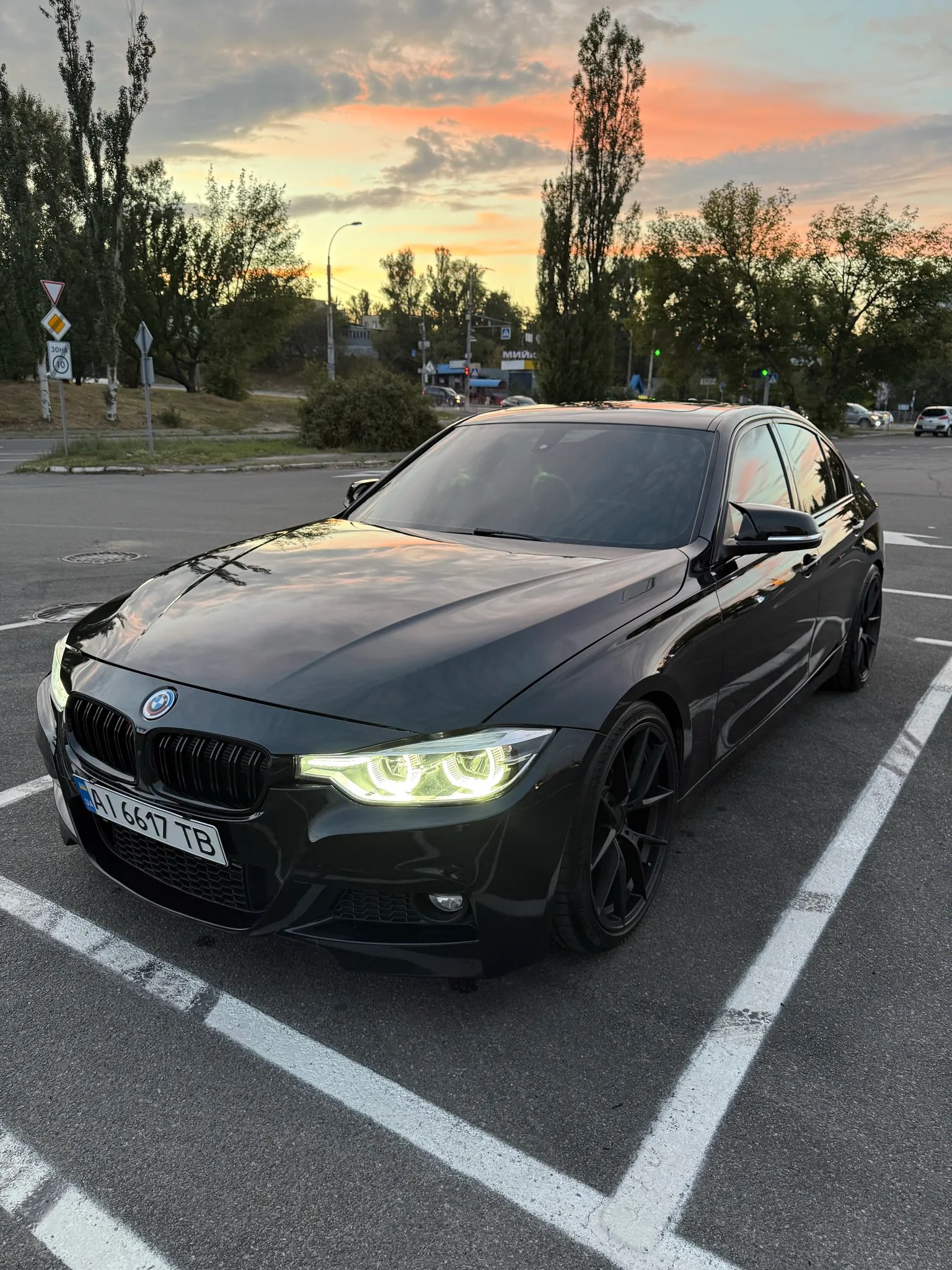BMW 330i — фото 1