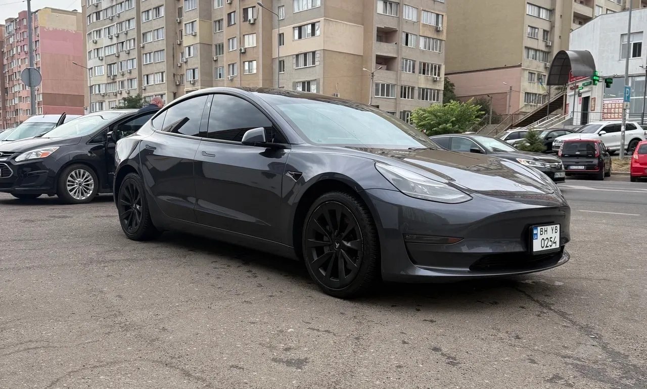 Tesla Model 3 — фото 1
