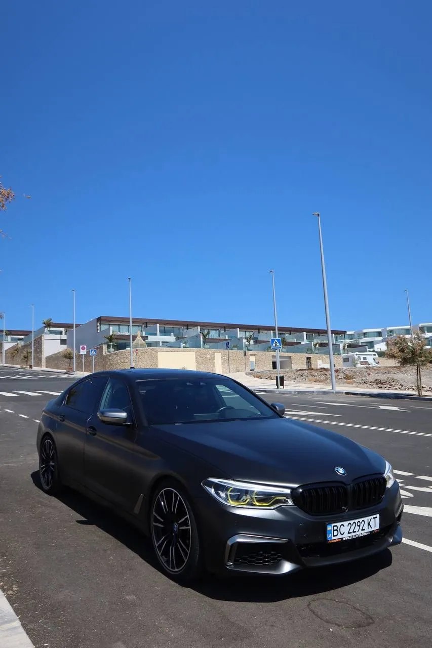 BMW M550I Xdrive — фото 1