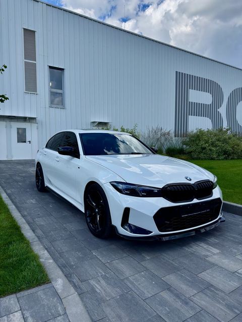 BMW 330i
