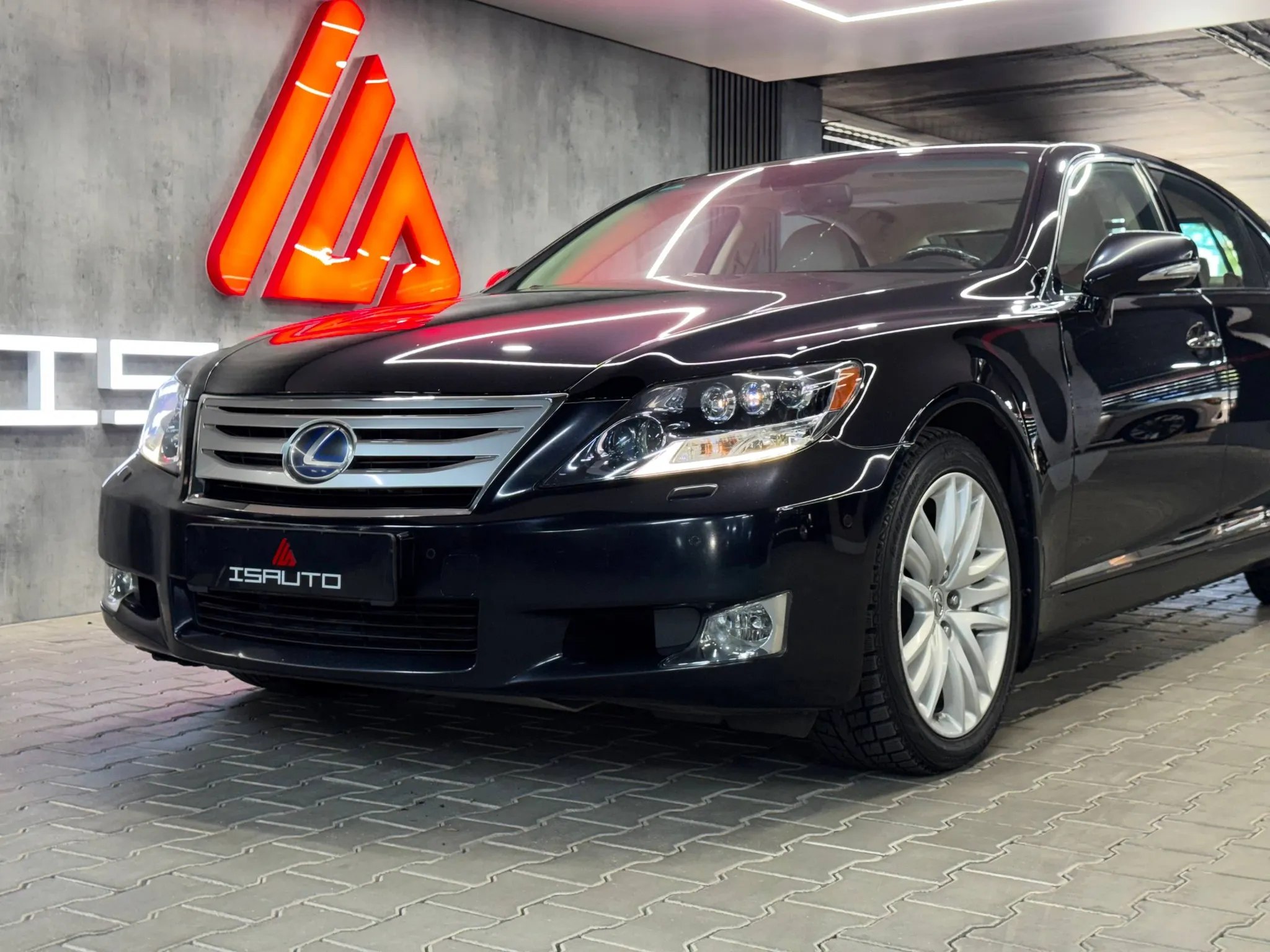 Lexus LS — фото 1