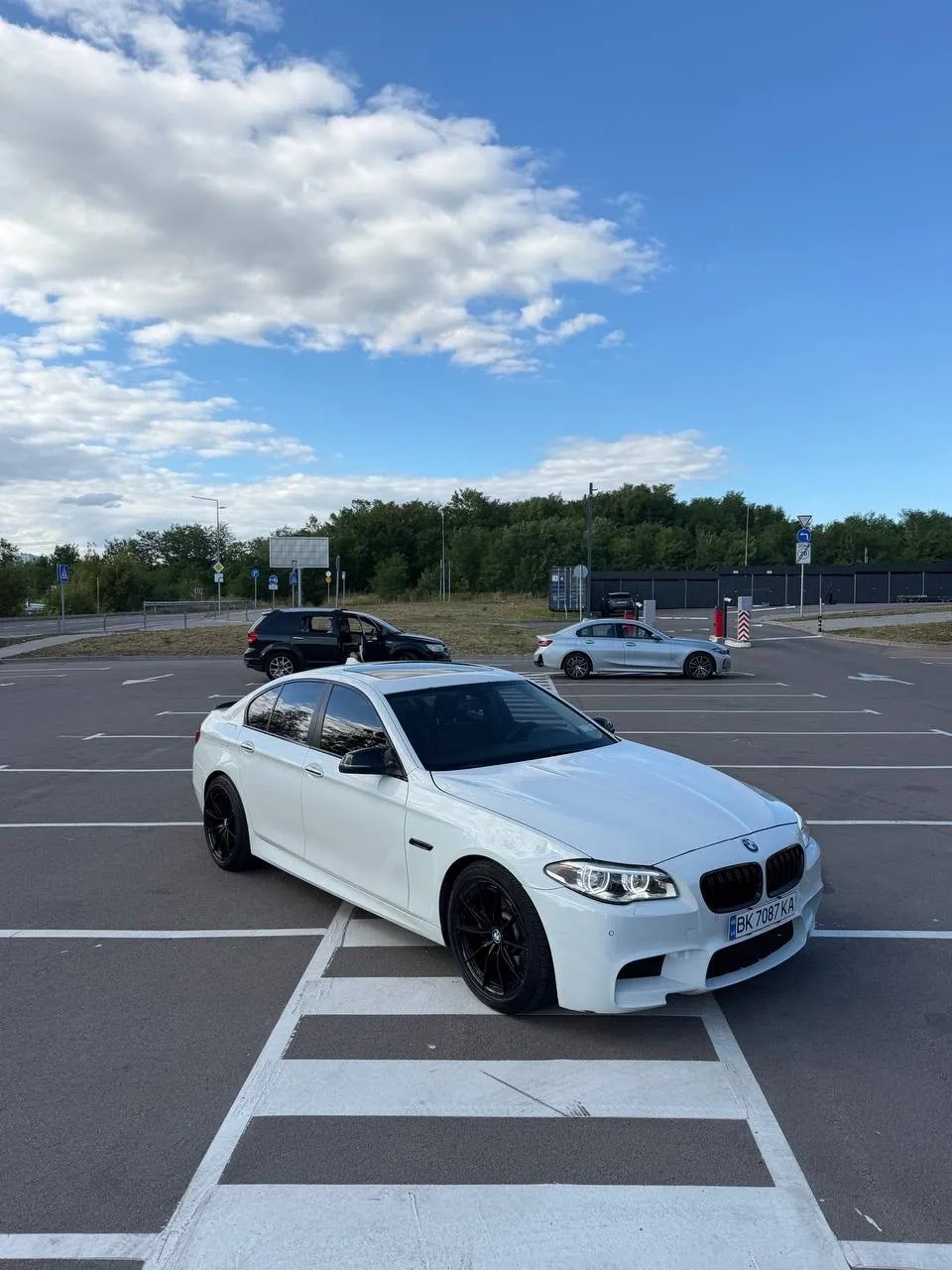 BMW 528i — фото 1