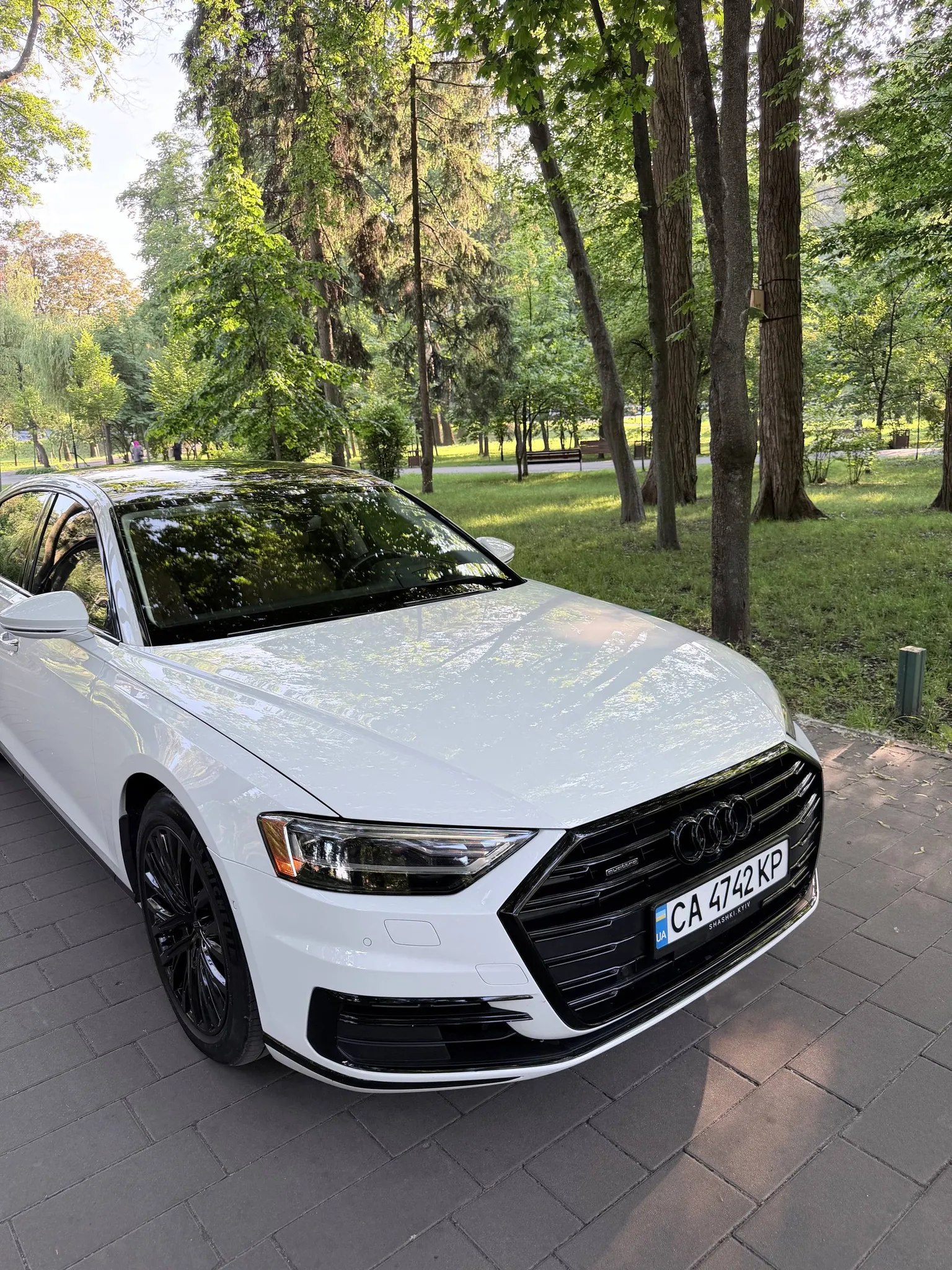 Audi A8 — фото 1