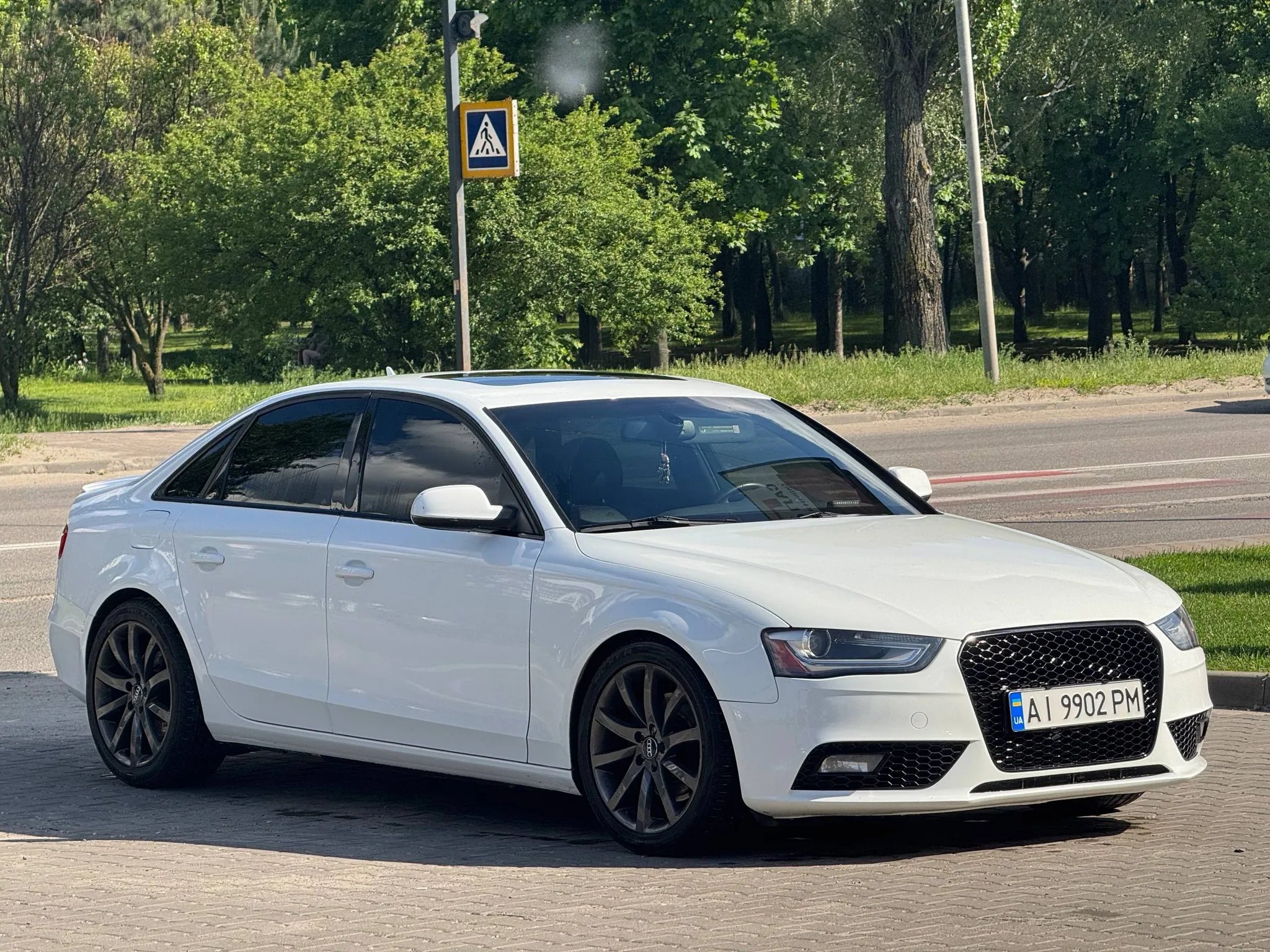 Audi A4 — фото 1