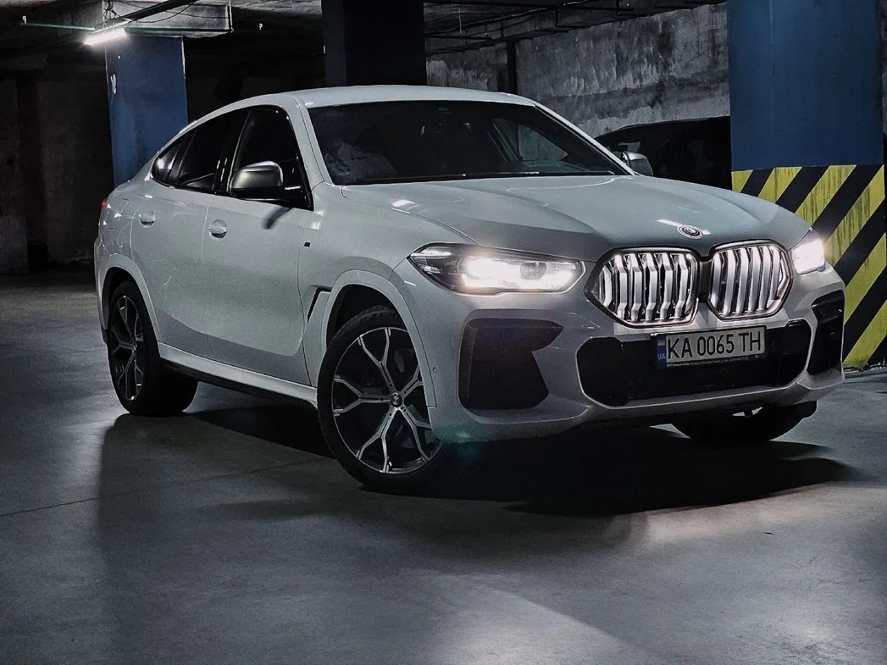BMW X6 M50i xDrive — фото 1