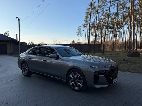 BMW 740i