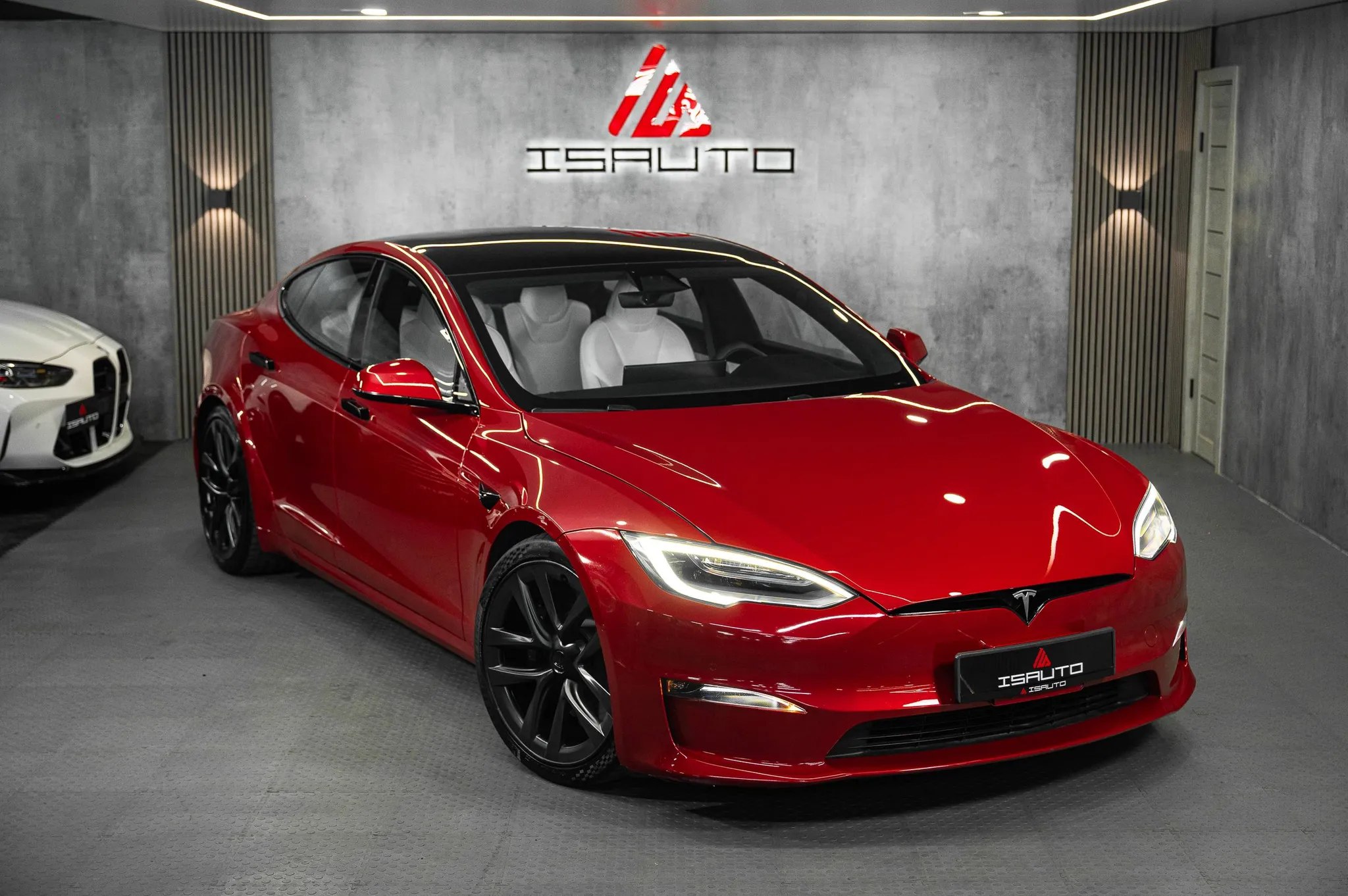 Tesla Model S — фото 1