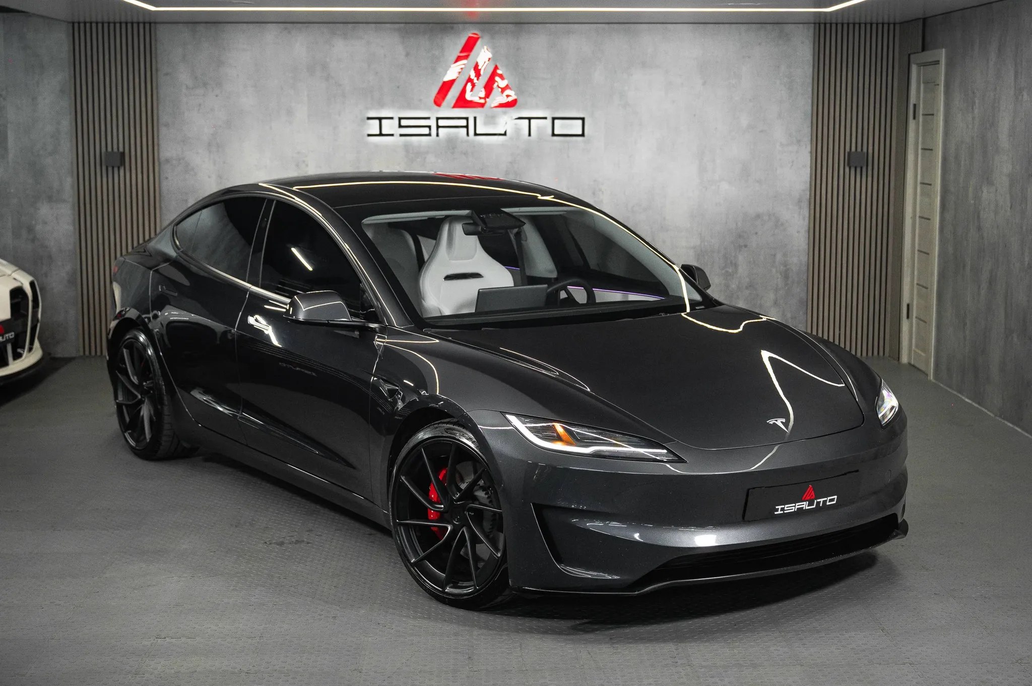 Tesla Model 3 — фото 1