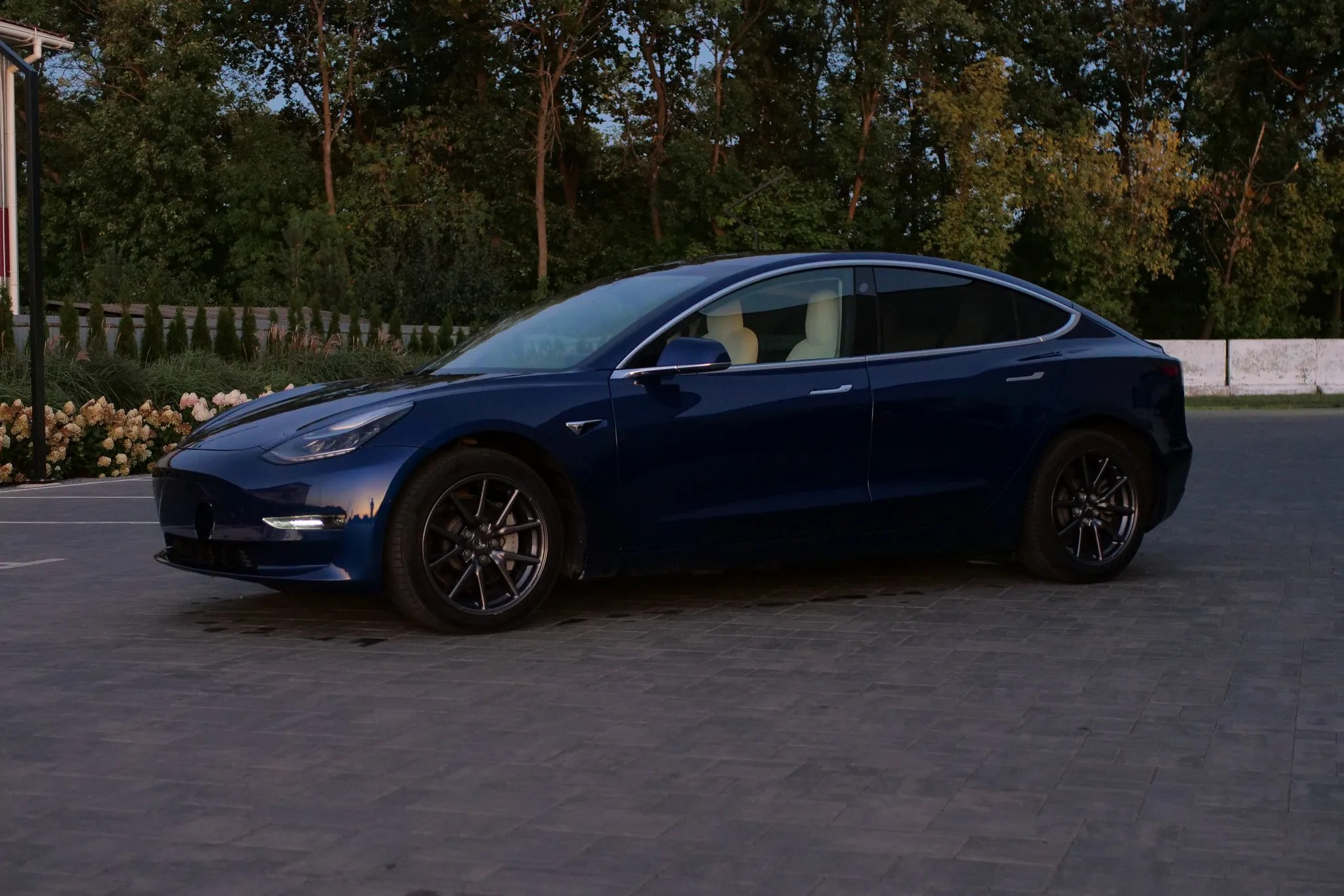 Tesla Model 3 — фото 1