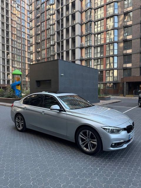 BMW 330e