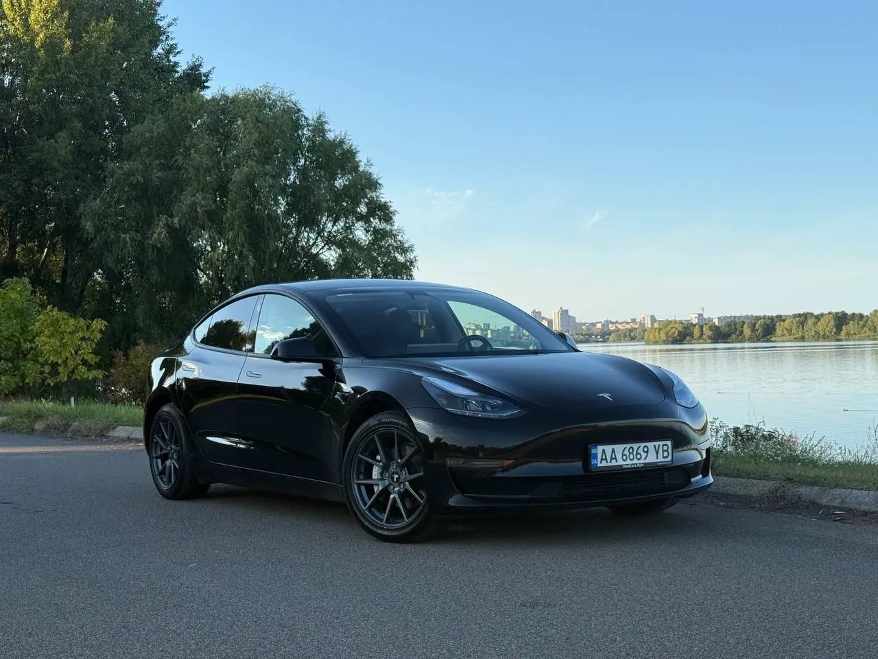 Tesla Model 3 — фото 1