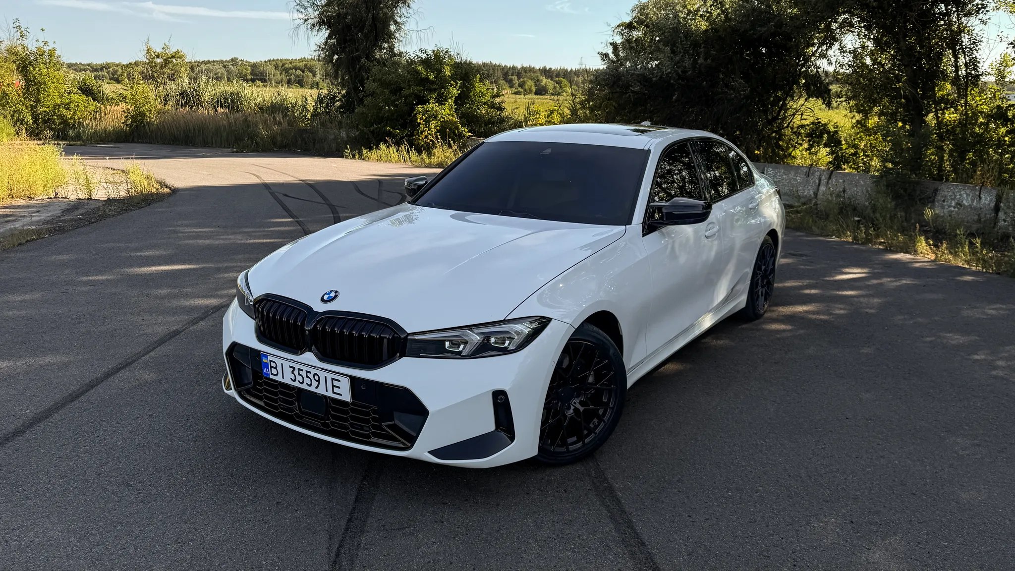 BMW 330i — фото 1