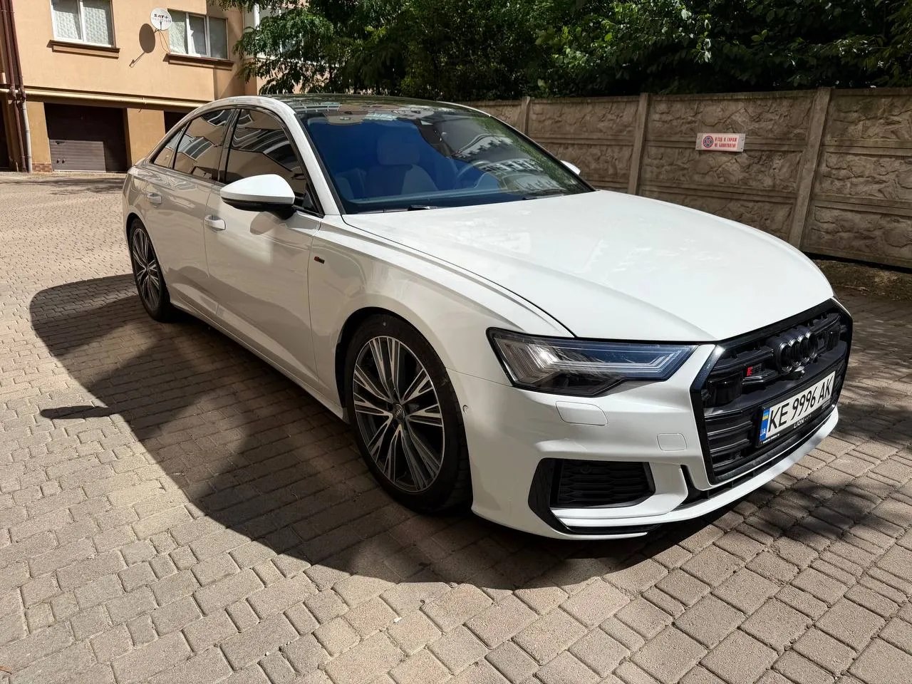 Audi A6 — фото 1