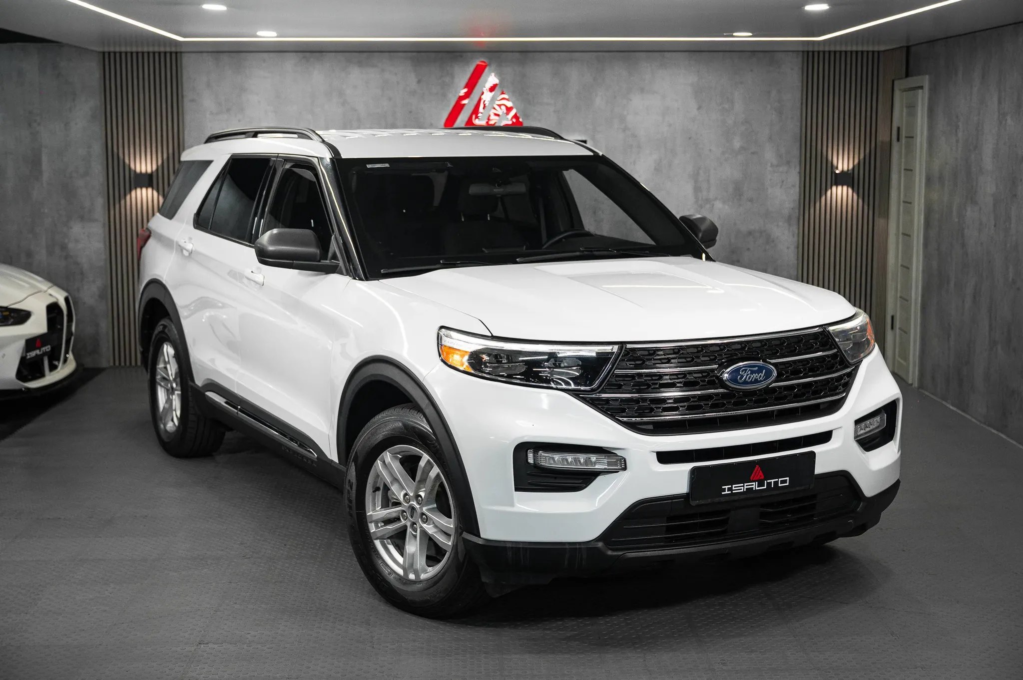 Ford Explorer — фото 1