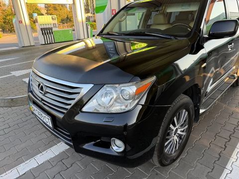Lexus LX