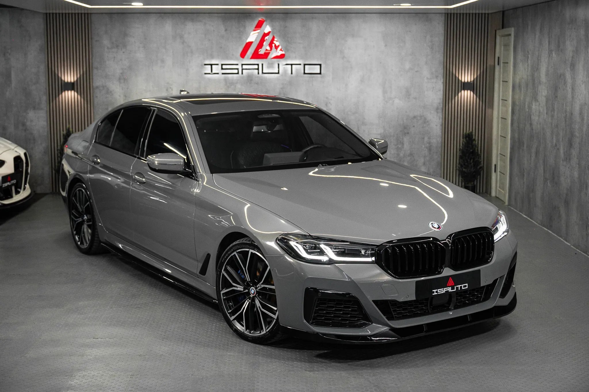BMW 540i — фото 1
