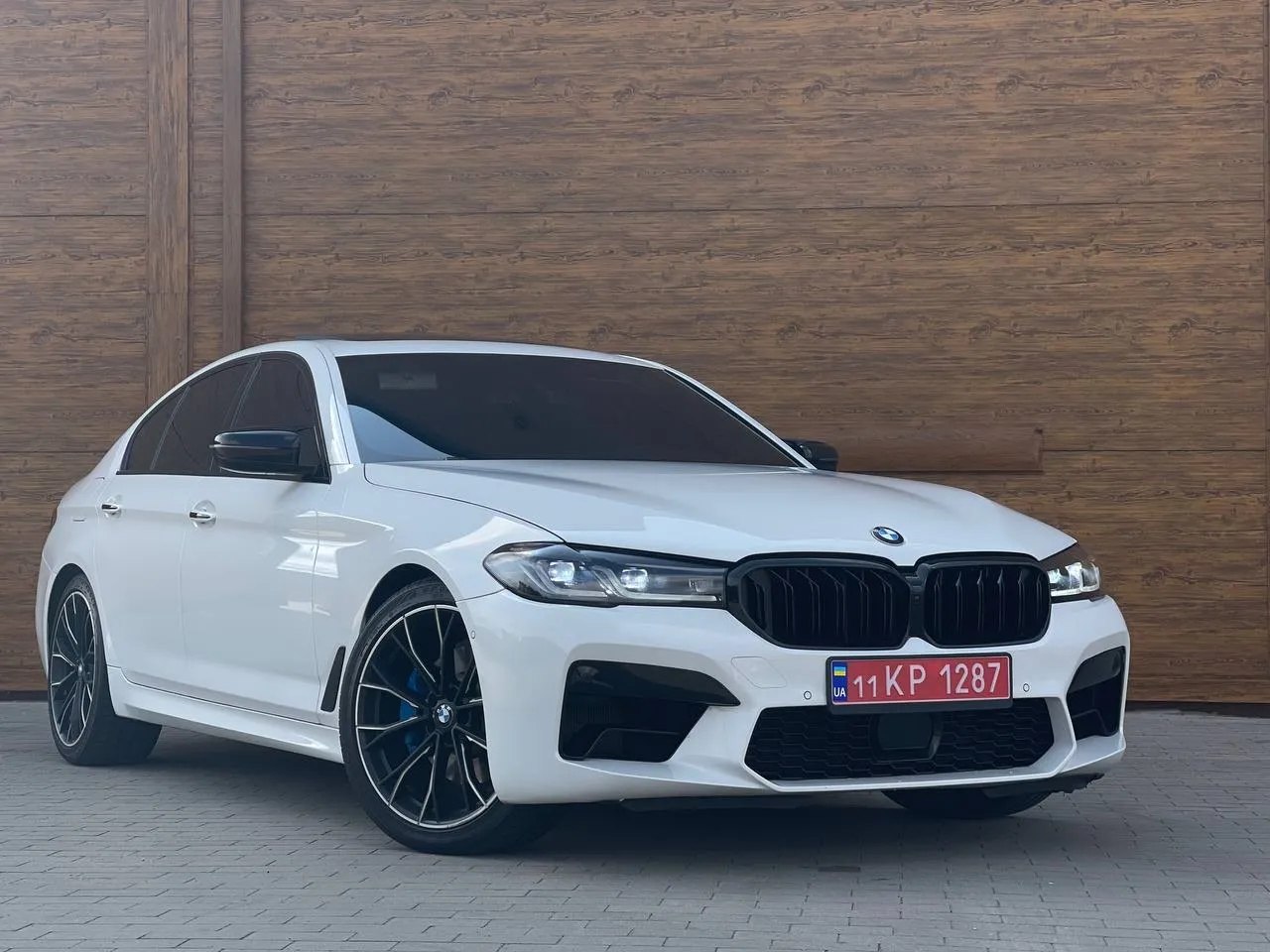BMW 540i — фото 1