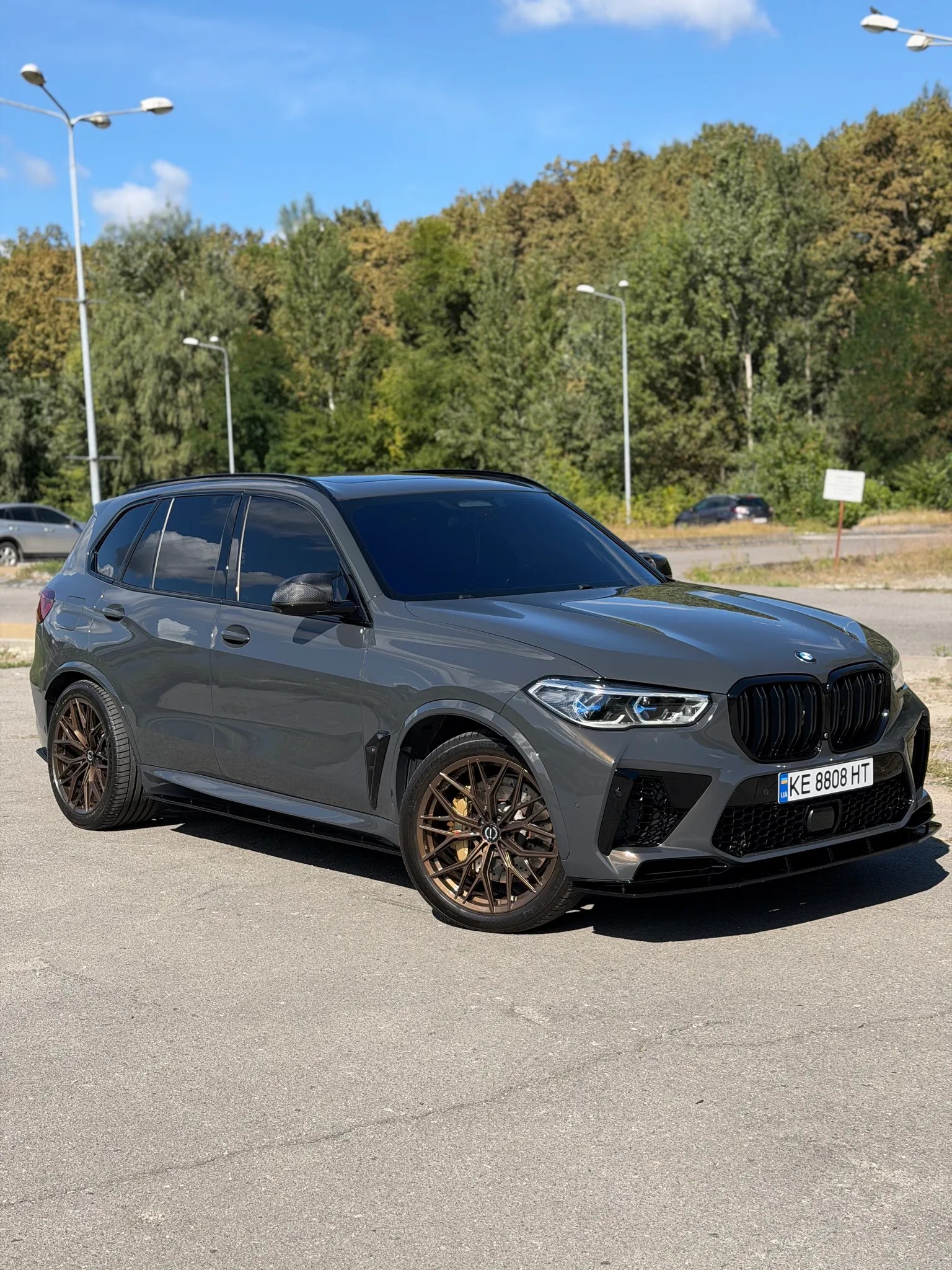 BMW X5 M50i — фото 1