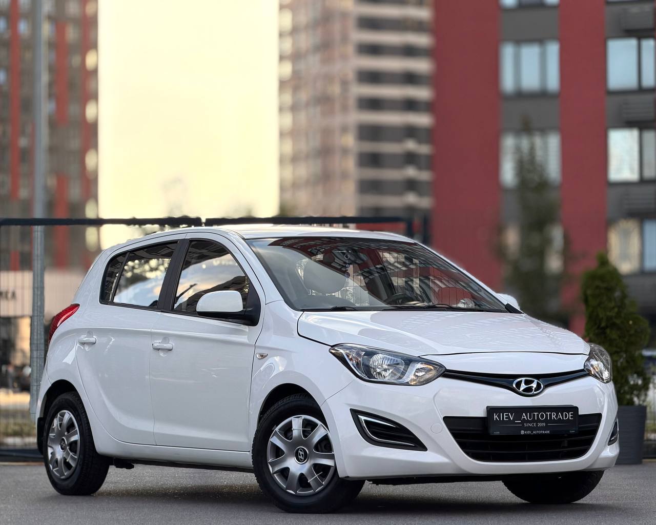 Hyundai I20 Official — фото 1