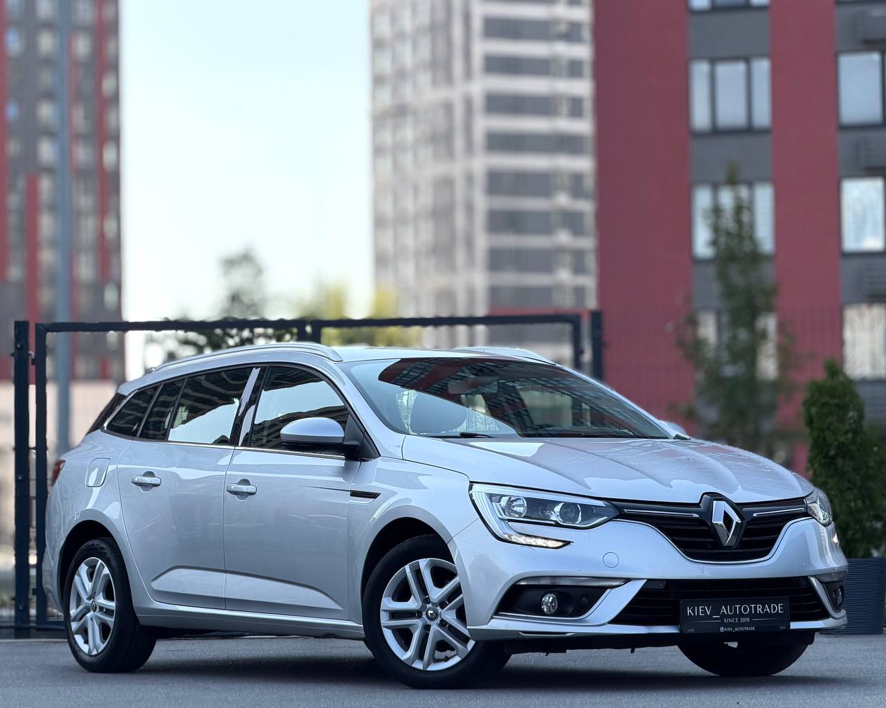 Renault MEGANE IV — фото 1
