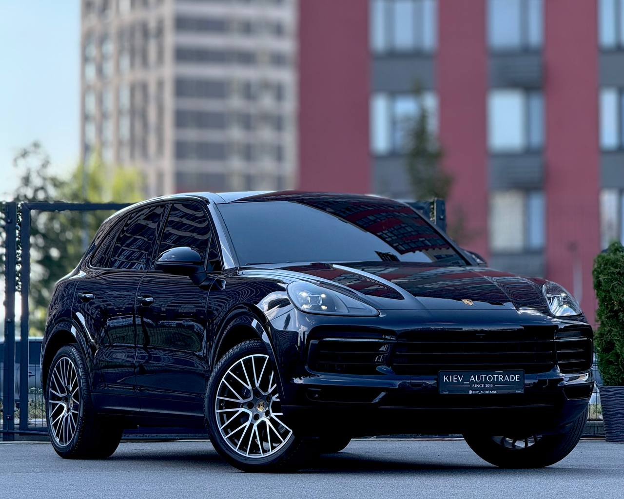 Porsche Cayenne — фото 1