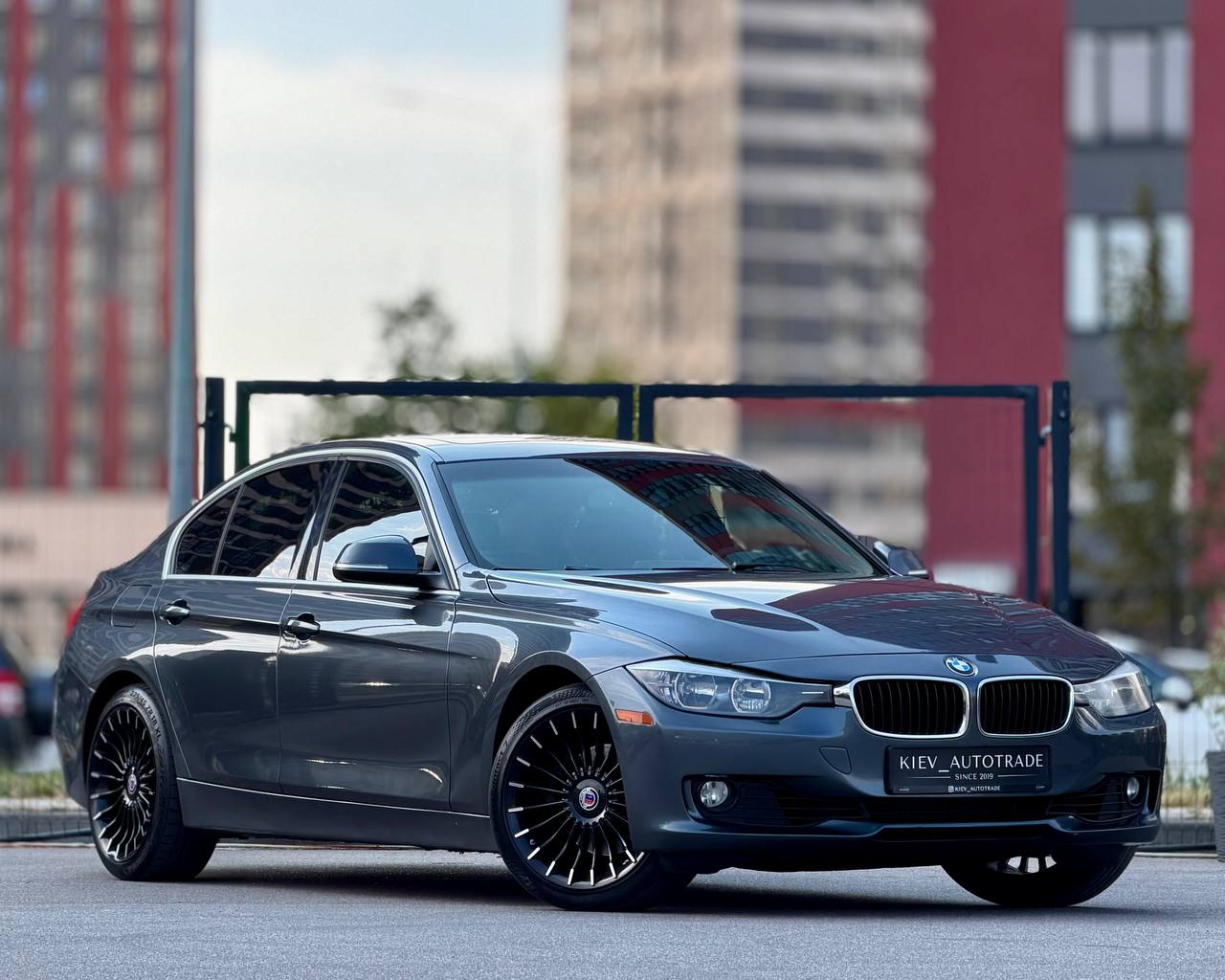 BMW 328i — фото 1