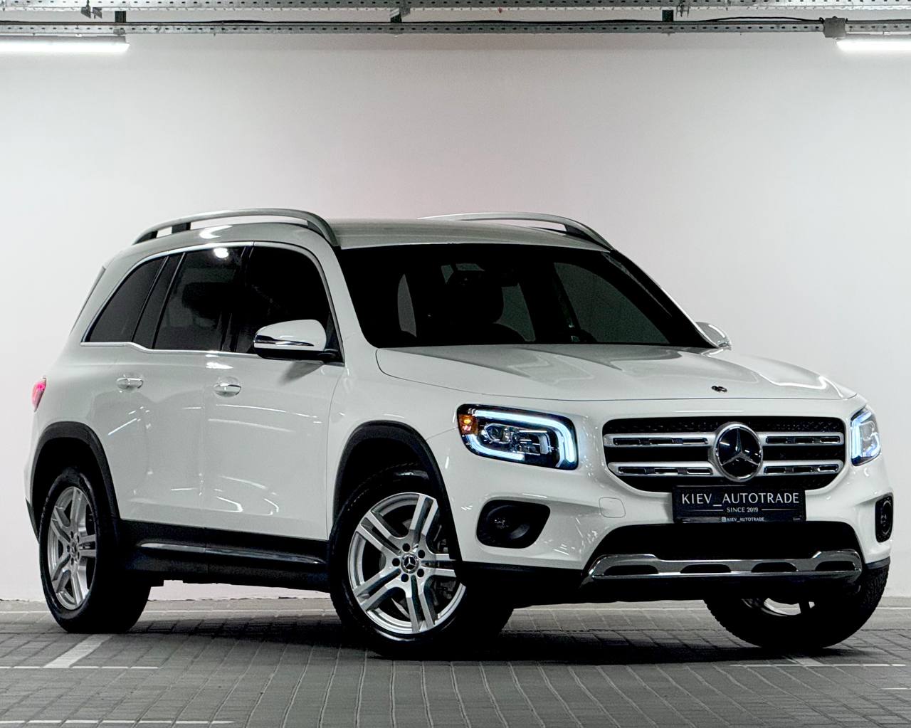 Mercedes-Benz GLB 250 — фото 1
