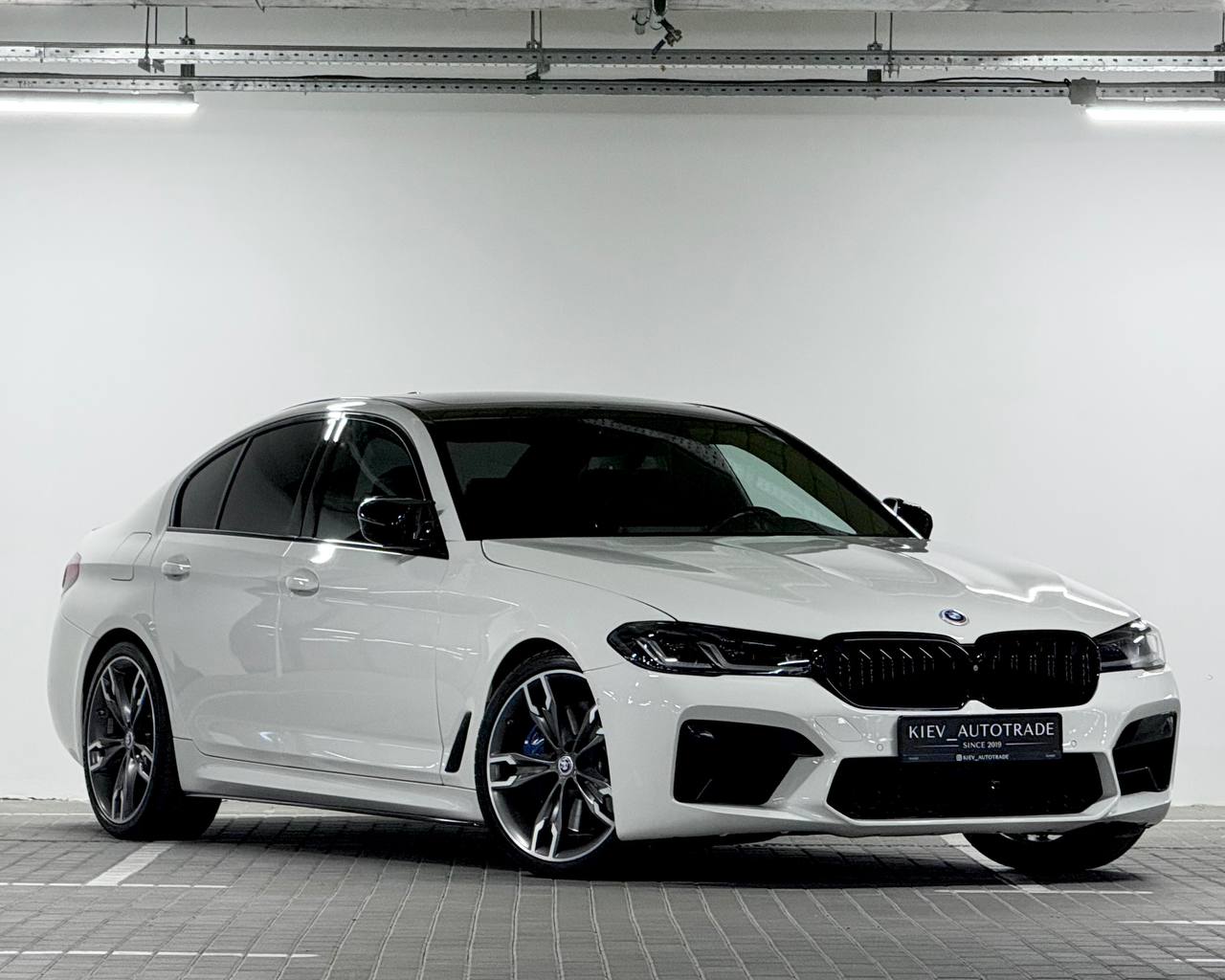 BMW M550I Xdrive — фото 1