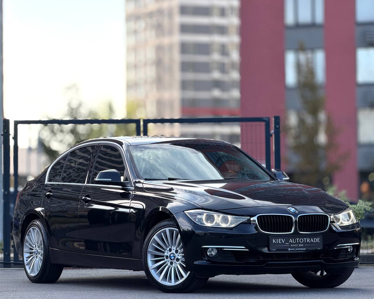 BMW 328i — фото 1